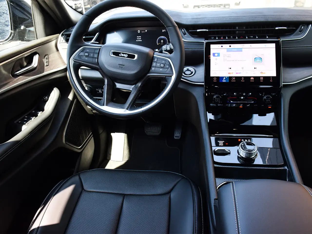 Jeep Grand Cherokee снимка Jeep Grand Cherokee