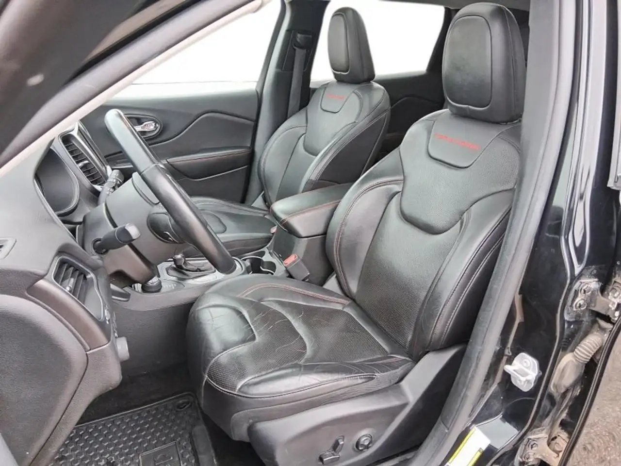 Jeep Cherokee снимка Jeep Cherokee