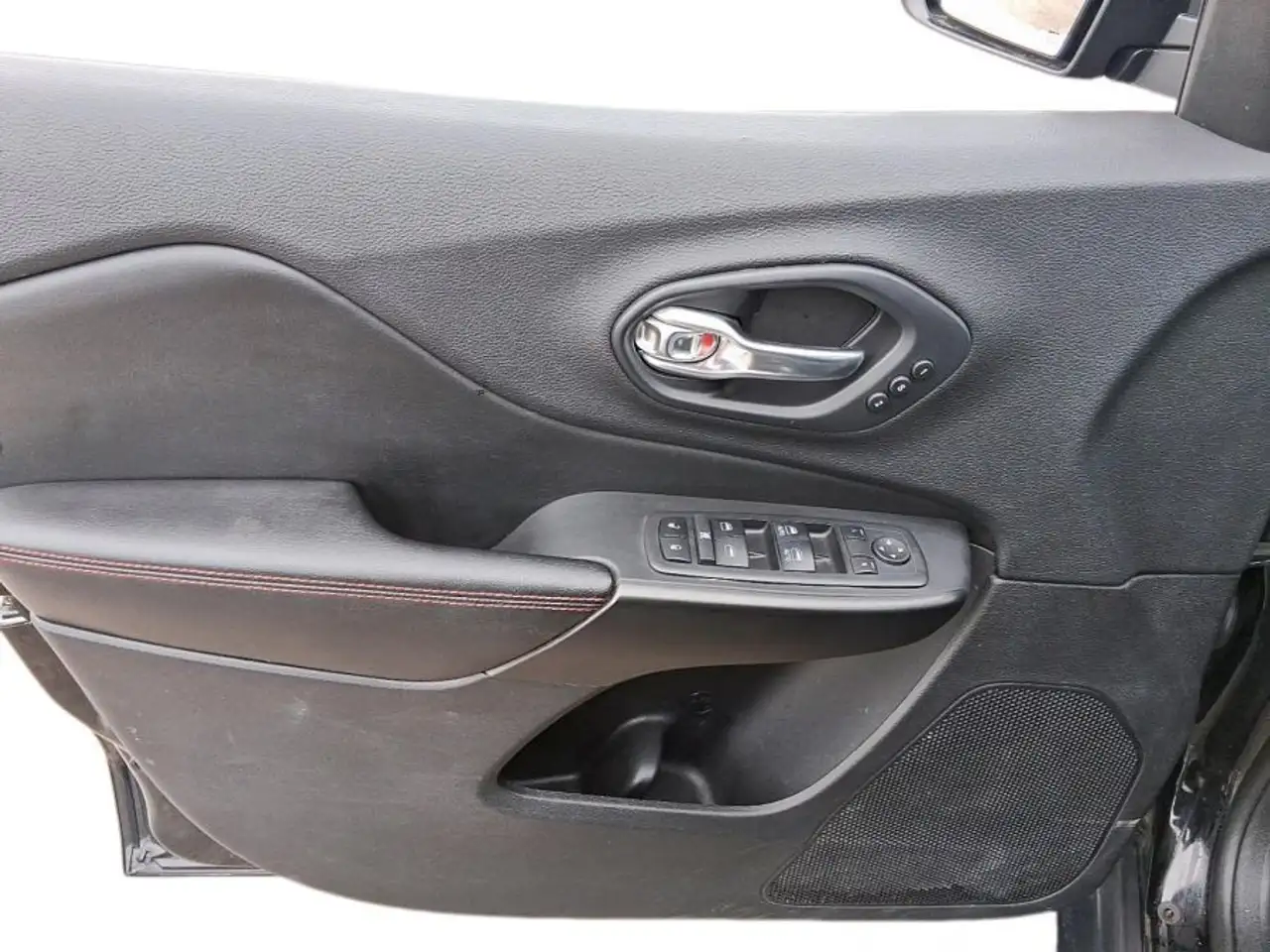 Jeep Cherokee снимка Jeep Cherokee