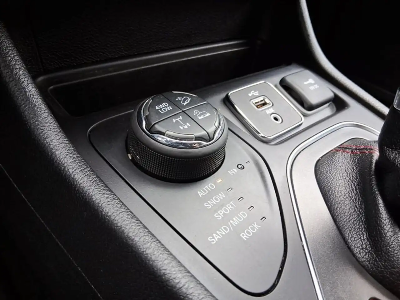 Jeep Cherokee снимка Jeep Cherokee