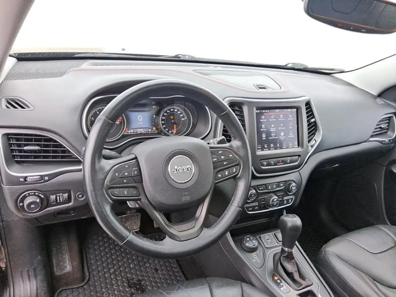 Jeep Cherokee снимка Jeep Cherokee