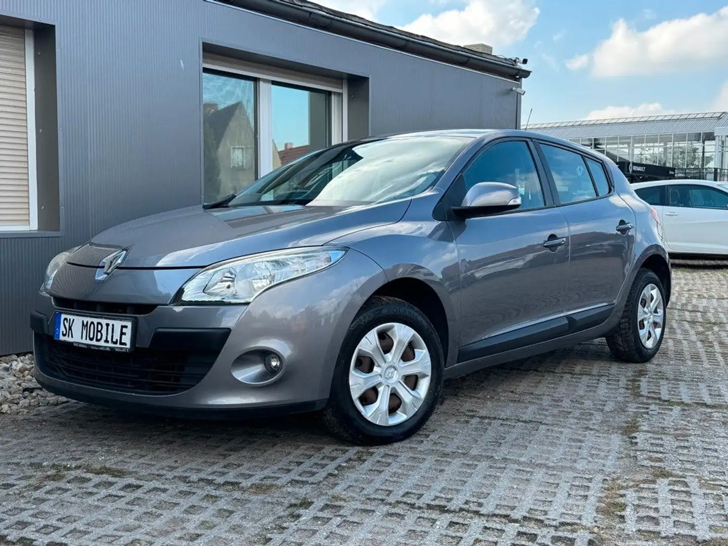 Renault Megane III Lim. 5-trg. Expression Grau - 1
