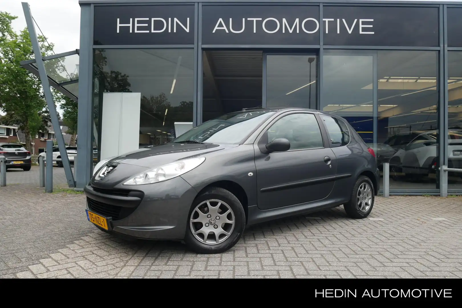Peugeot 206 + 1.1 XR | Trekhaak | Elektrische ramen | Radio | Grijs - 1
