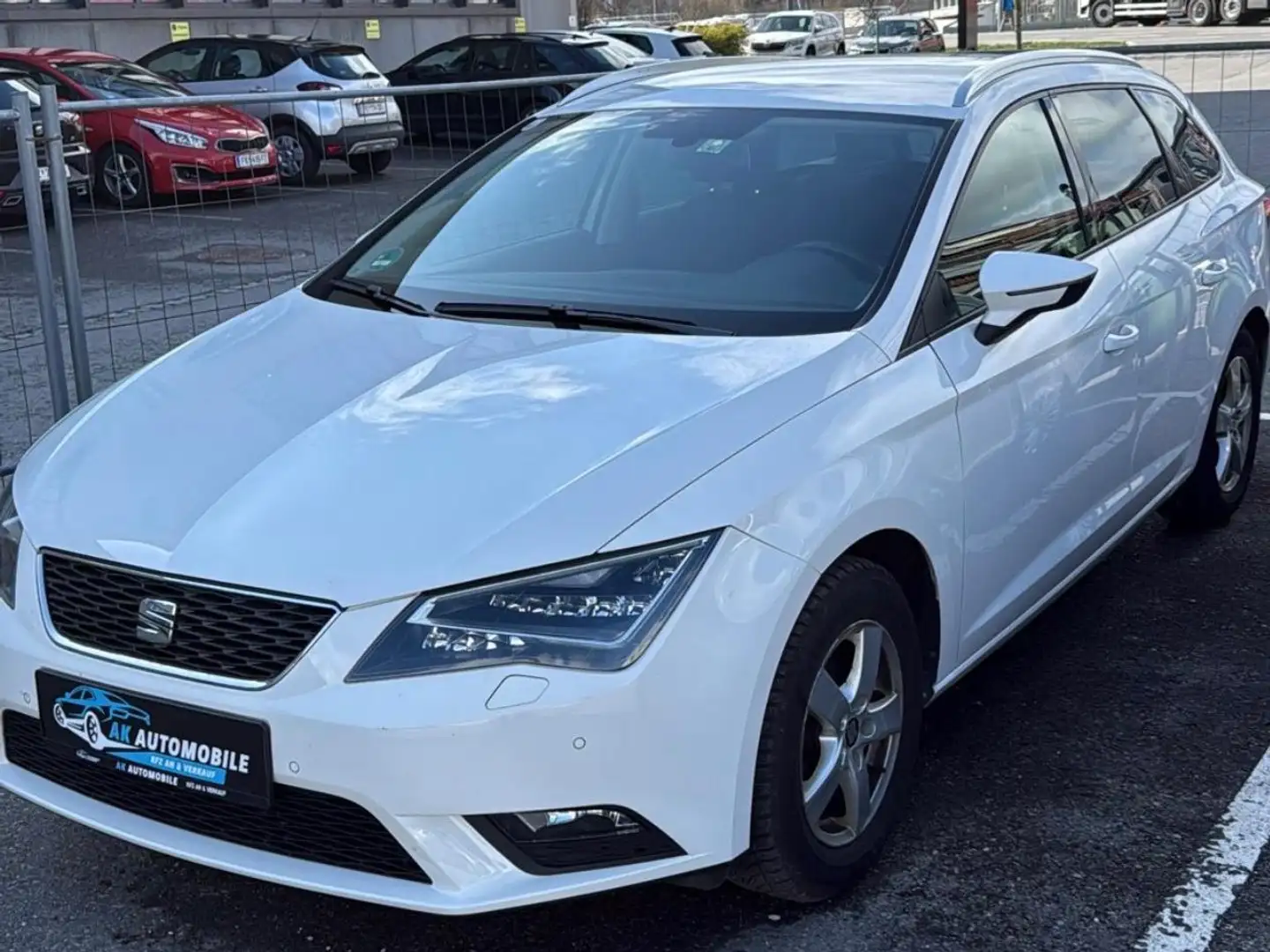 SEAT Leon Leon ST 1.6 TDI Reference Weiß - 1