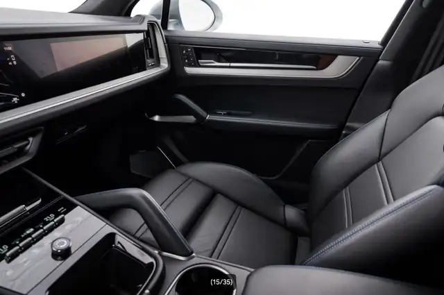 Porsche Cayenne view 15