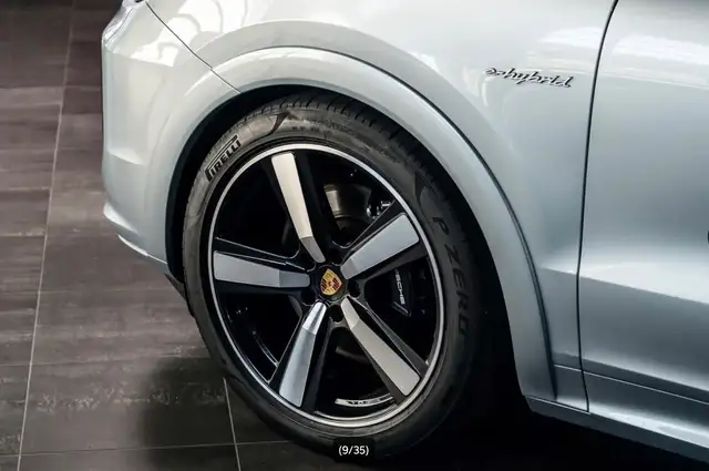 Porsche Cayenne view 9