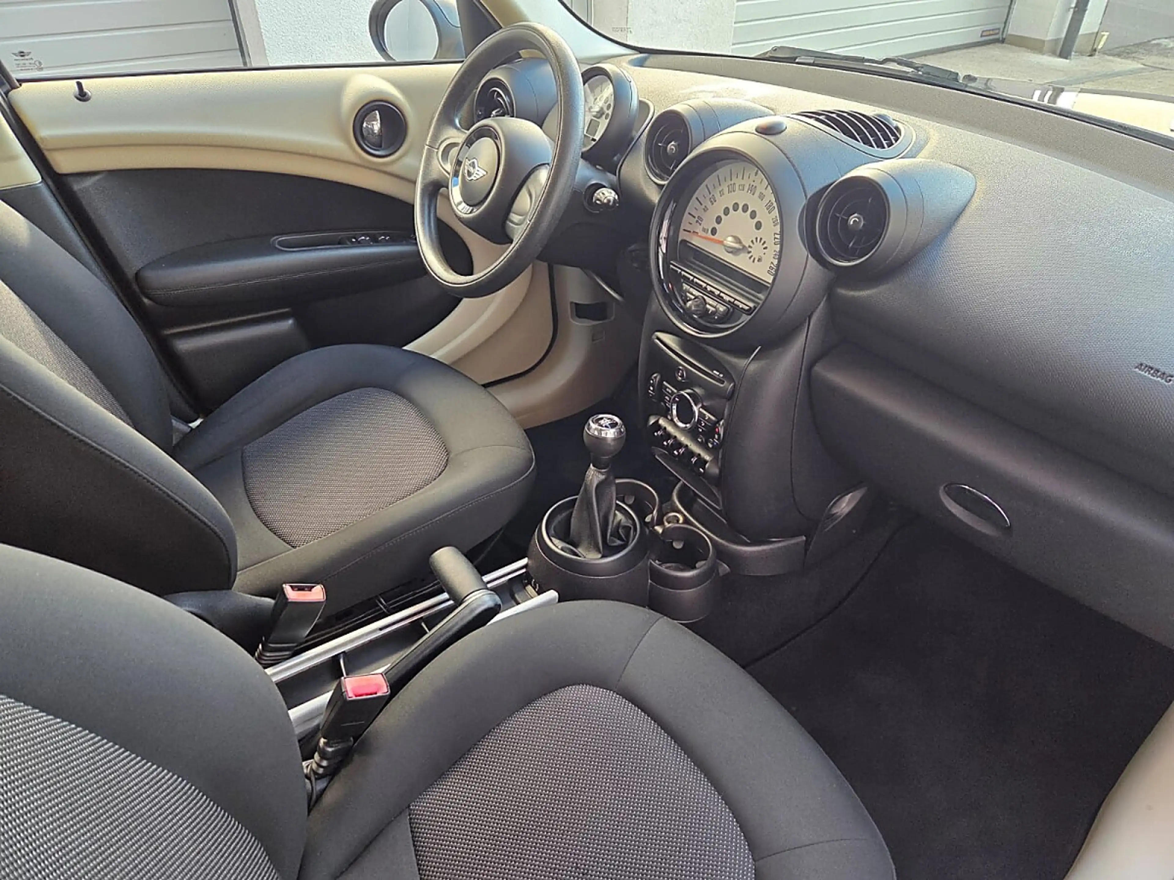 MINI One Countryman MINI Countryman ONE 1,6 — photo 10