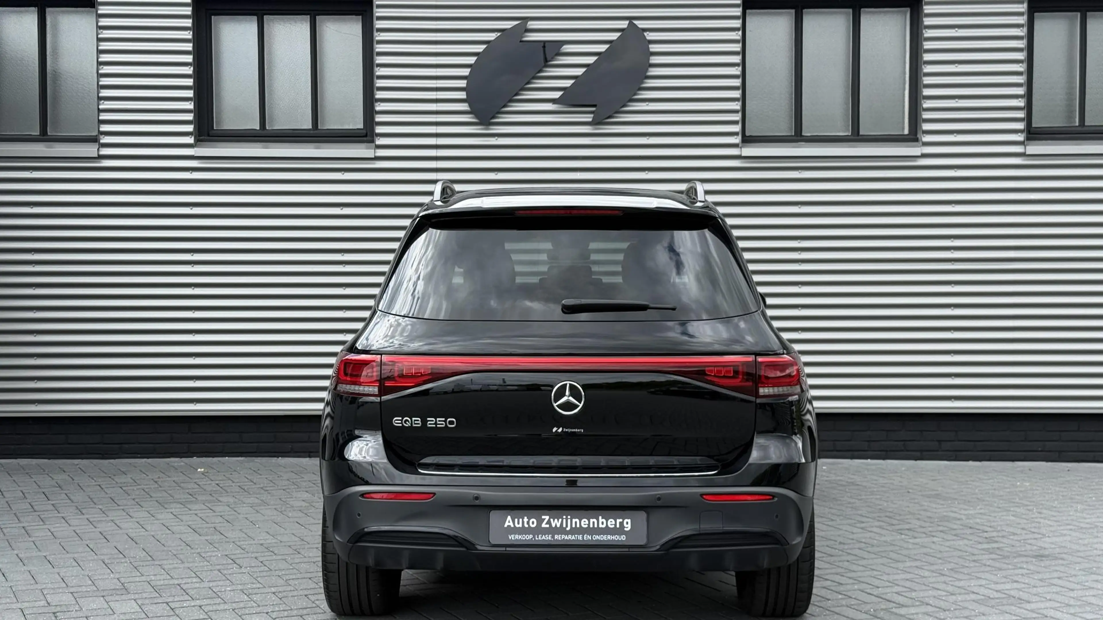 Mercedes-Benz EQB 250 AMG Line 67 kWh — photo 27