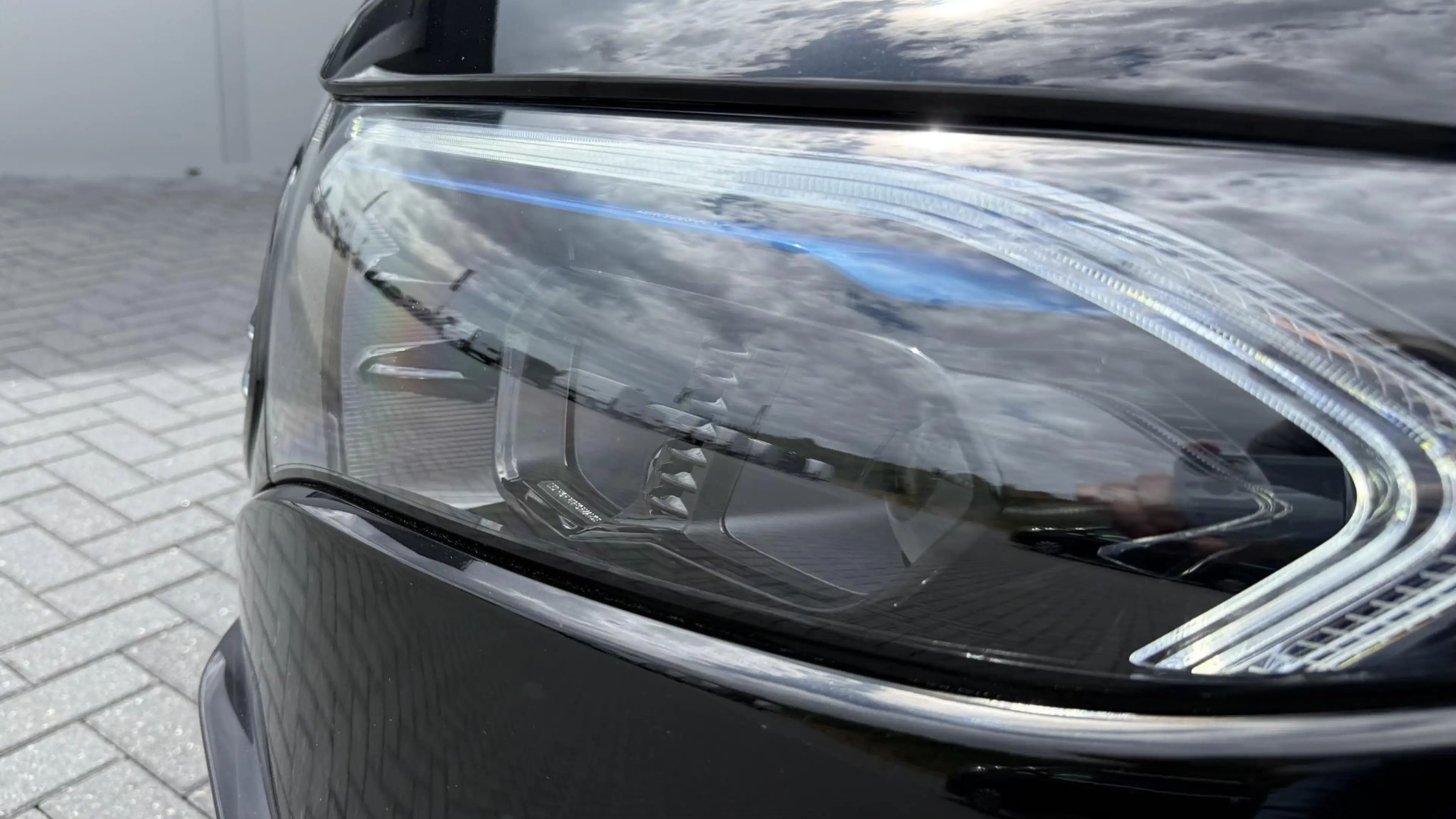 Mercedes-Benz EQB 250 AMG Line 67 kWh — photo 4