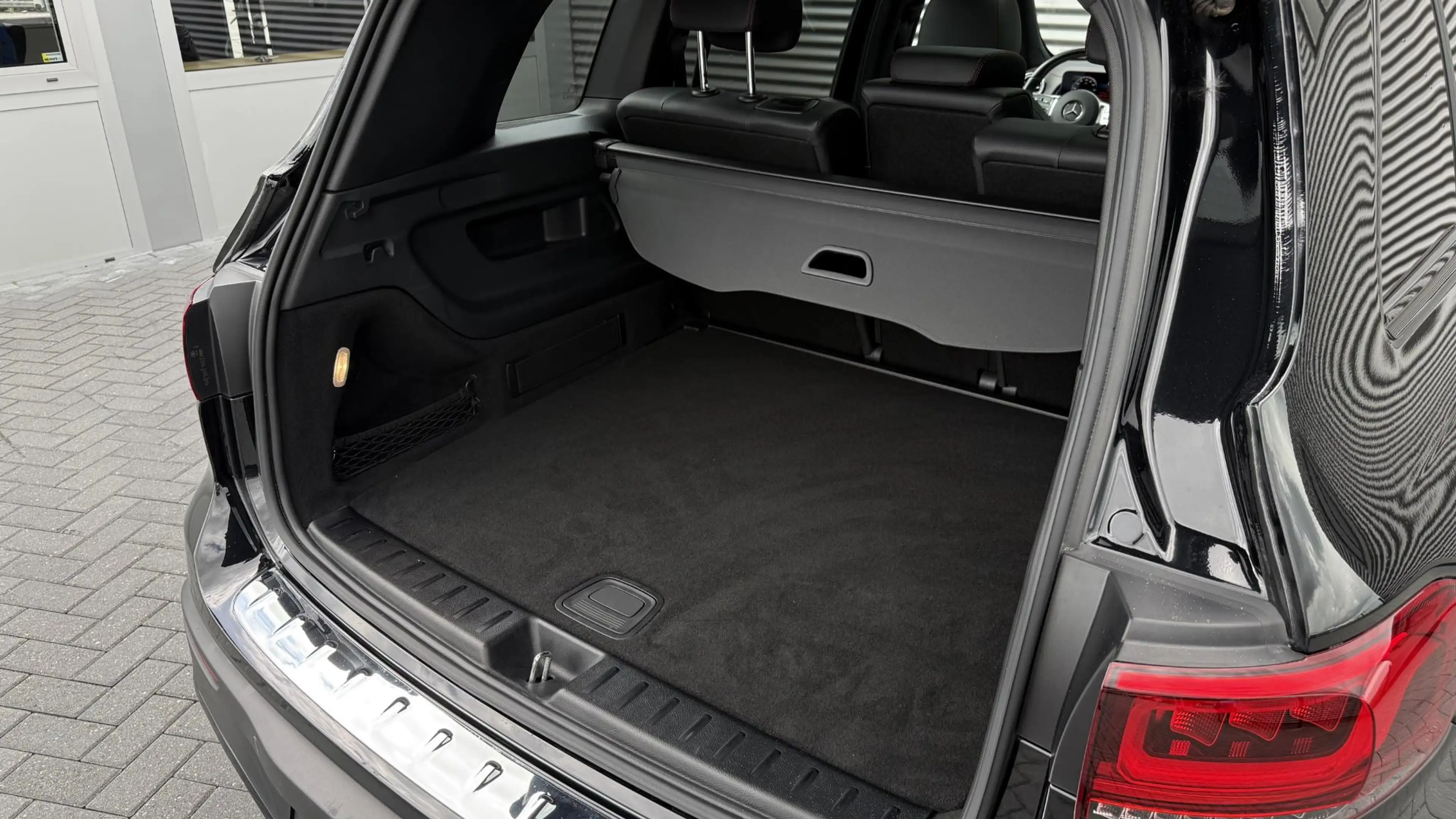 Mercedes-Benz EQB 250 AMG Line 67 kWh — photo 11