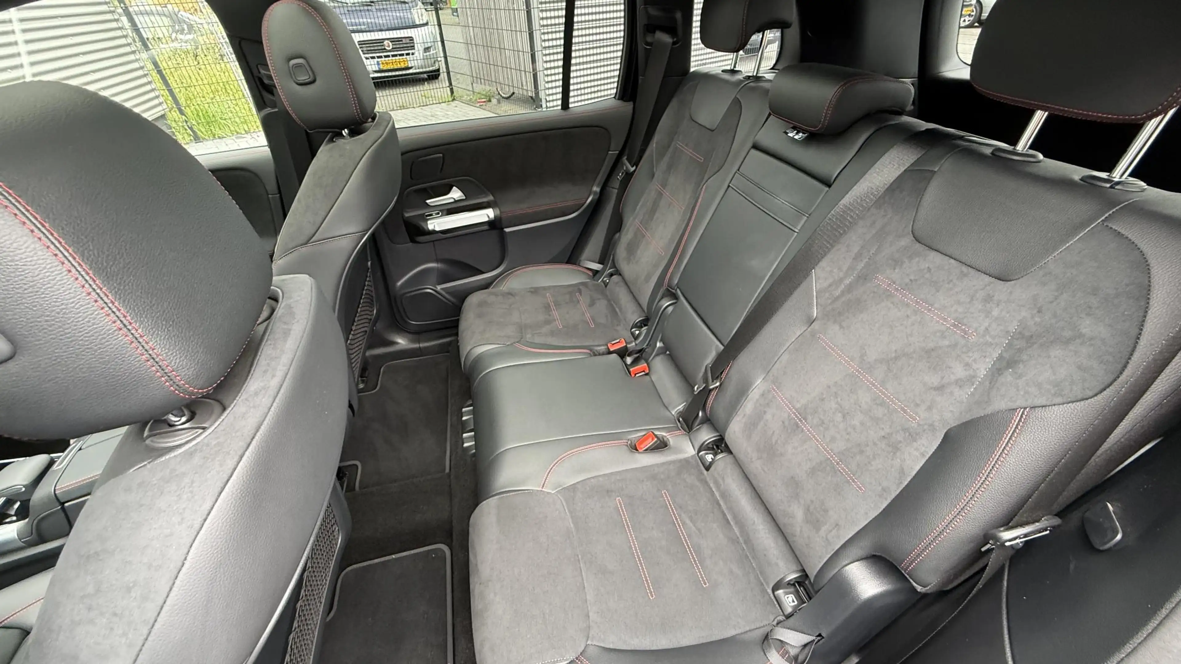 Mercedes-Benz EQB 250 AMG Line 67 kWh — photo 18