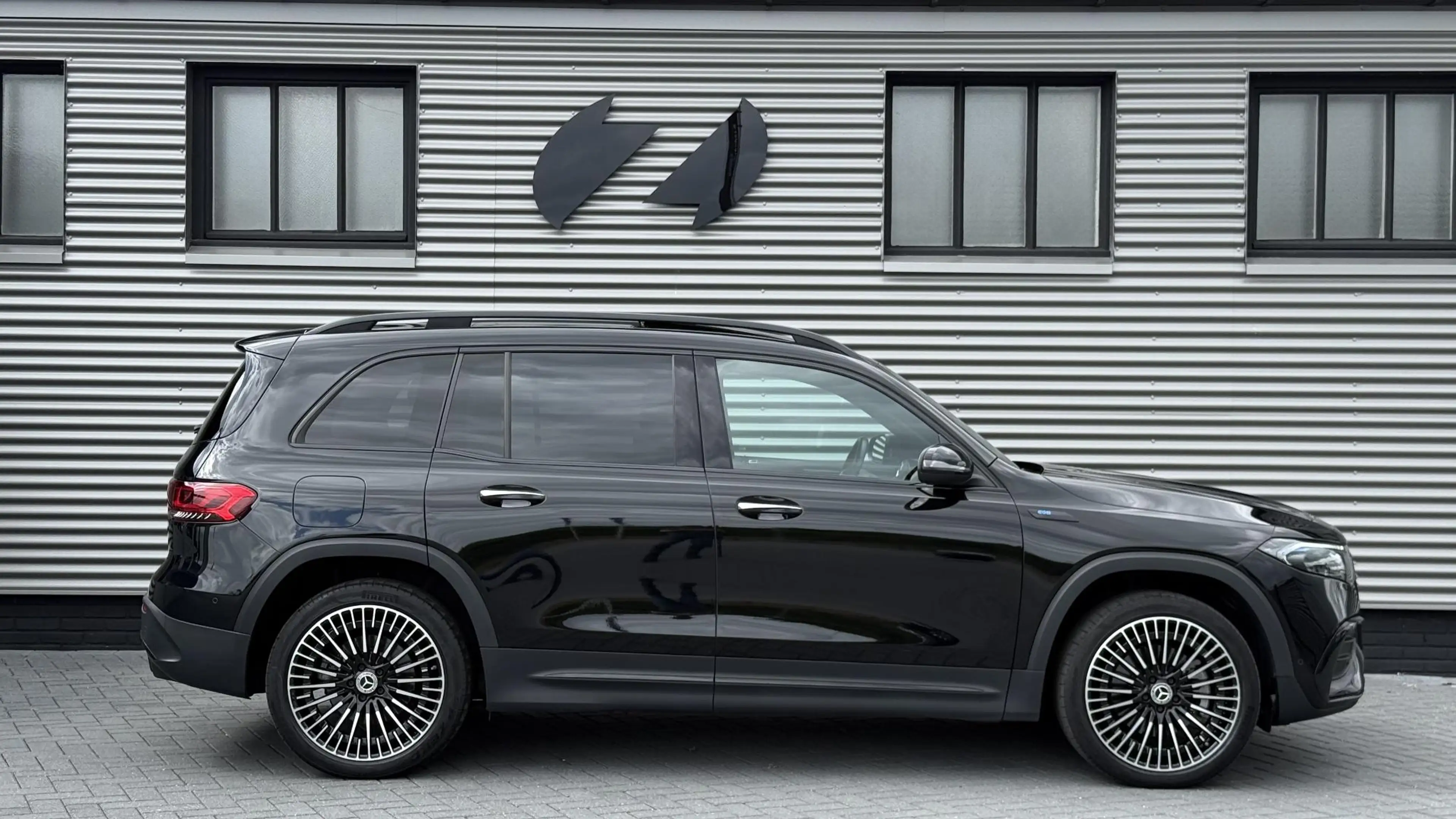 Mercedes-Benz EQB 250 AMG Line 67 kWh — photo 22