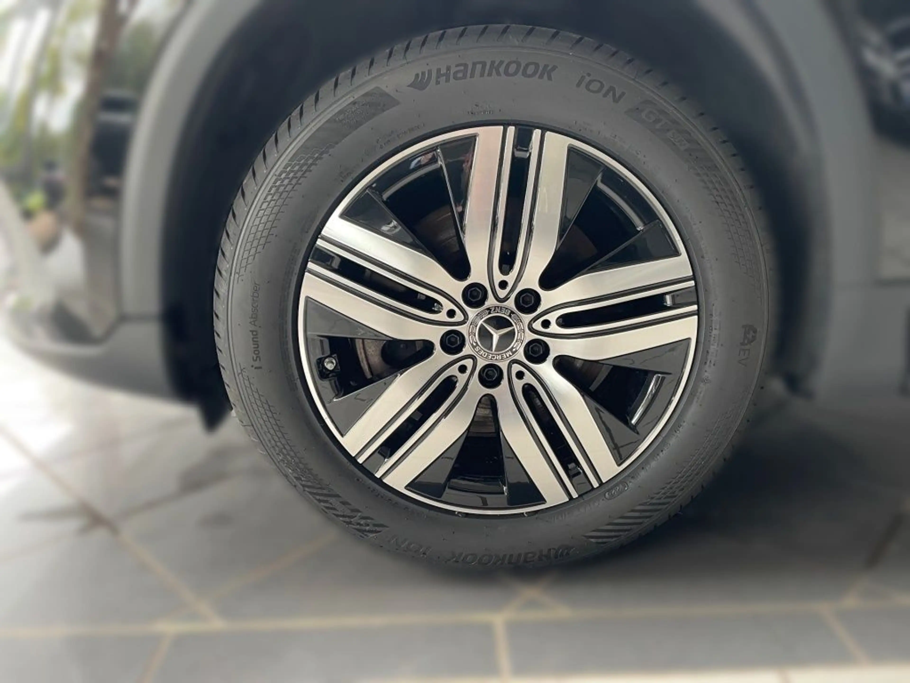 Mercedes-Benz EQA 300 4M MBUX+Night+Progressive+Ambiente+AHK — photo 4