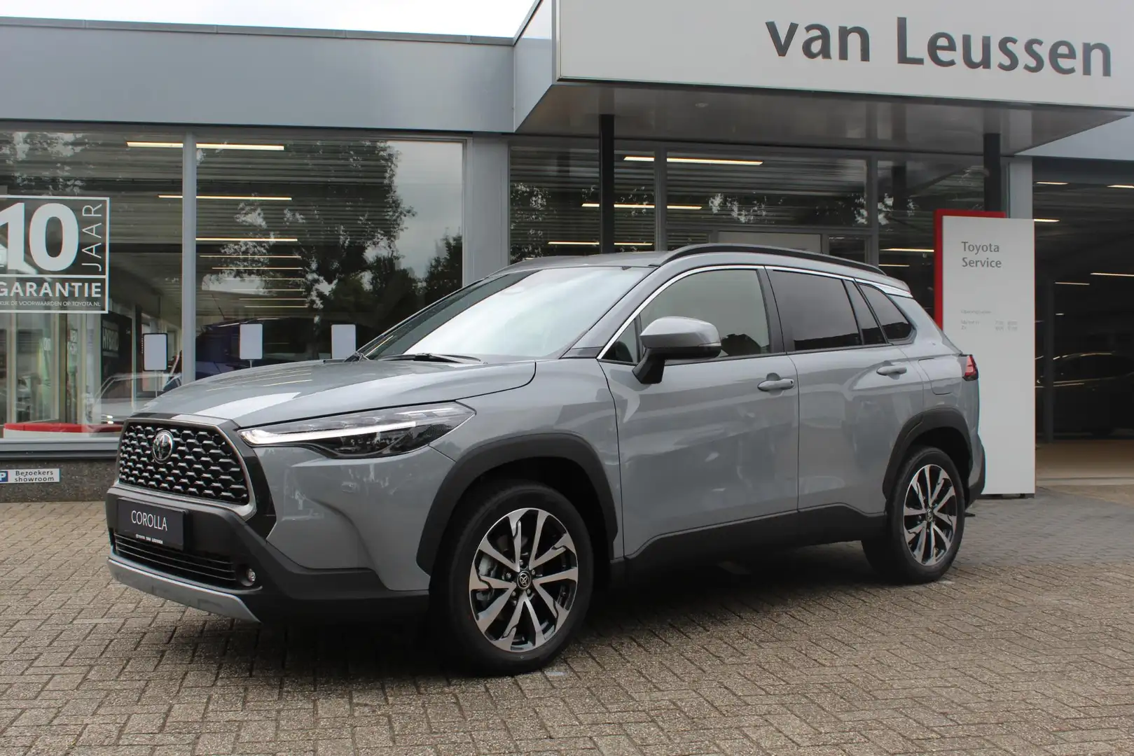 Toyota Corolla Cross HYBRID 200 STYLE NIEUW&DIRECT LEVERBAAR! STOELVERW Grijs - 1