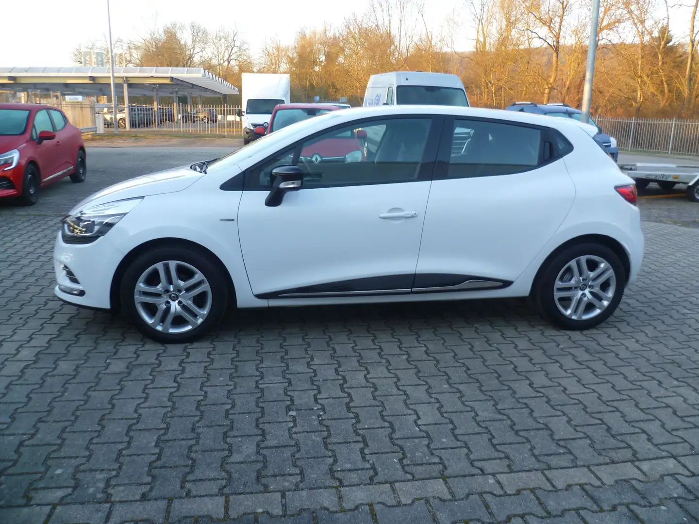 Renault Clio Ce 75 Start & Stop LIMITED 2018 Weiß - 2
