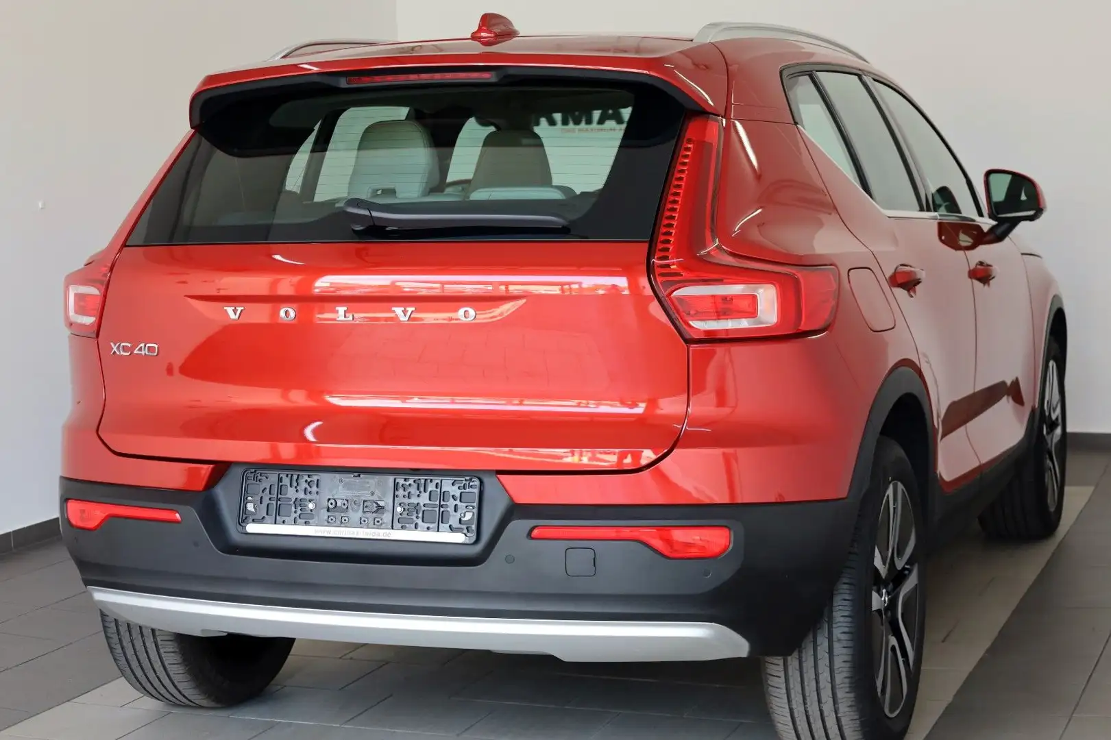 Volvo XC40 Inscription T5,Leder,Navi,SH,360Kamera +WR Rot - 2