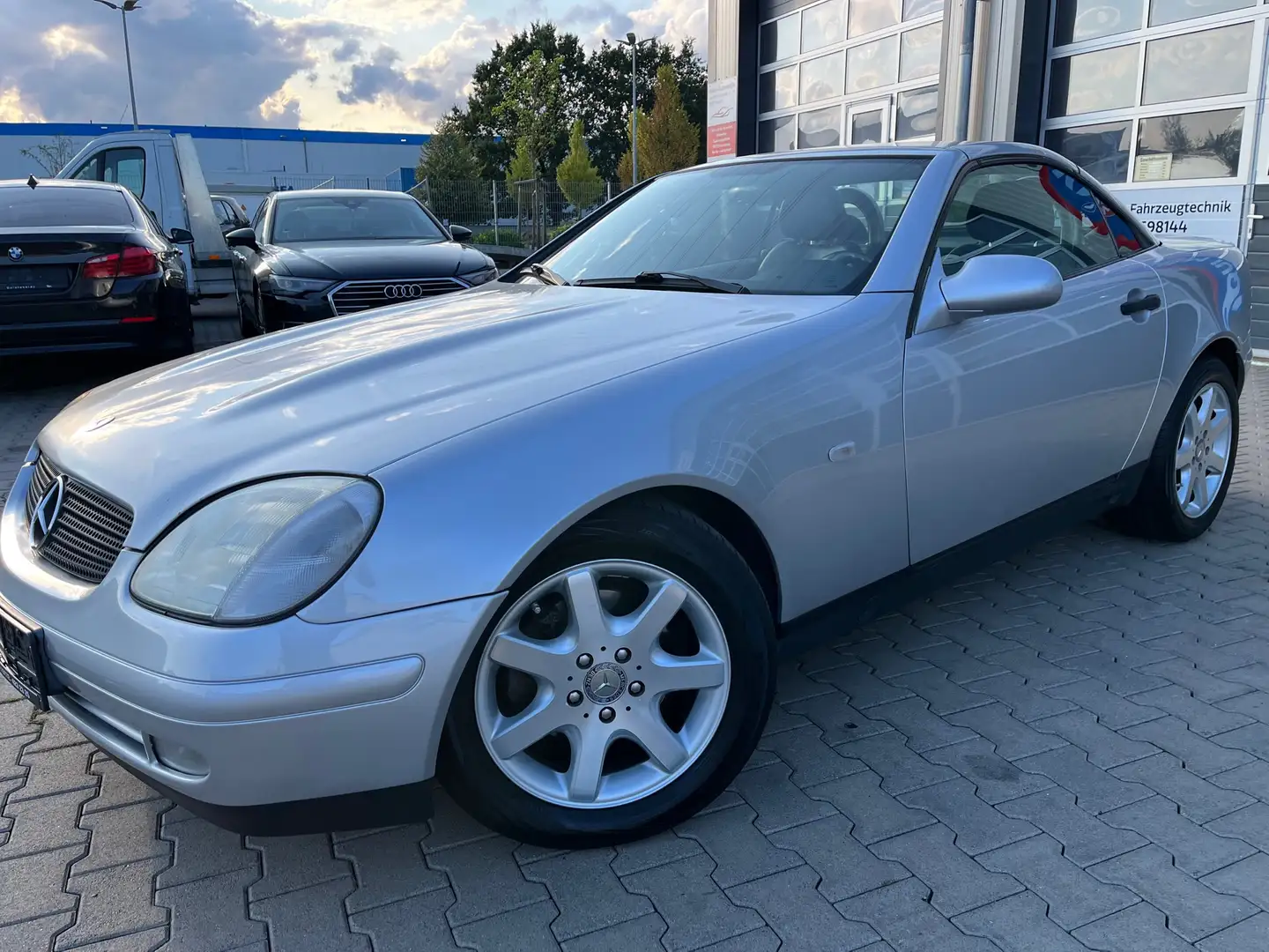 Mercedes-Benz SLK 230 Kompressor 1 Hand  Klima Navi 8 fach Alu Silber - 1