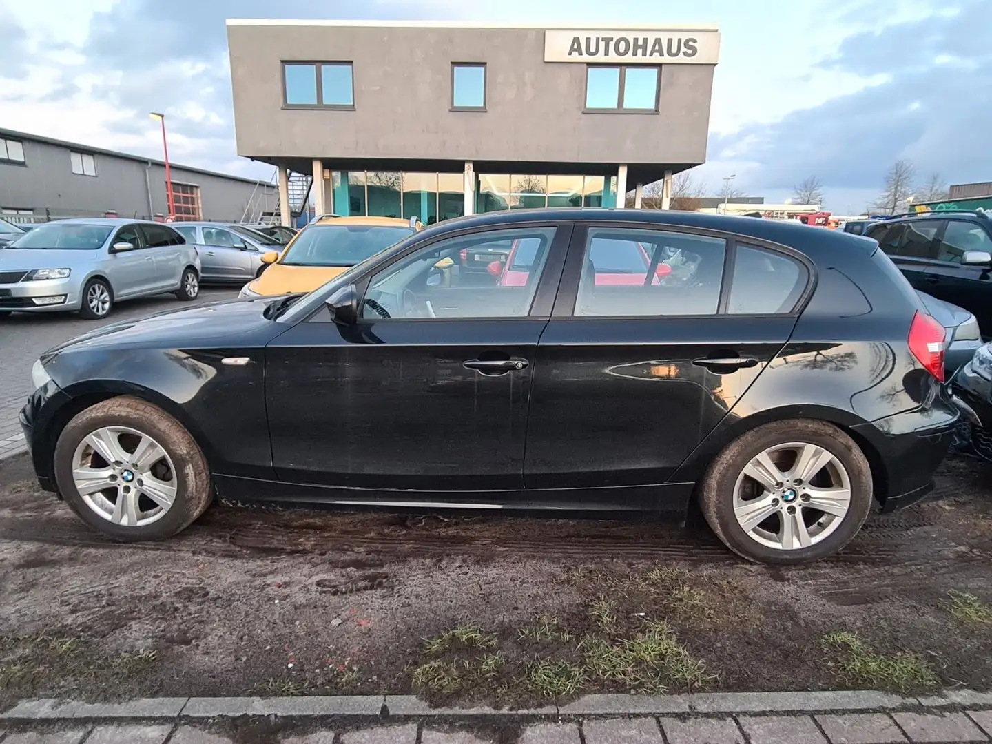 BMW 118 Baureihe 1 Lim. 118i Schwarz - 1