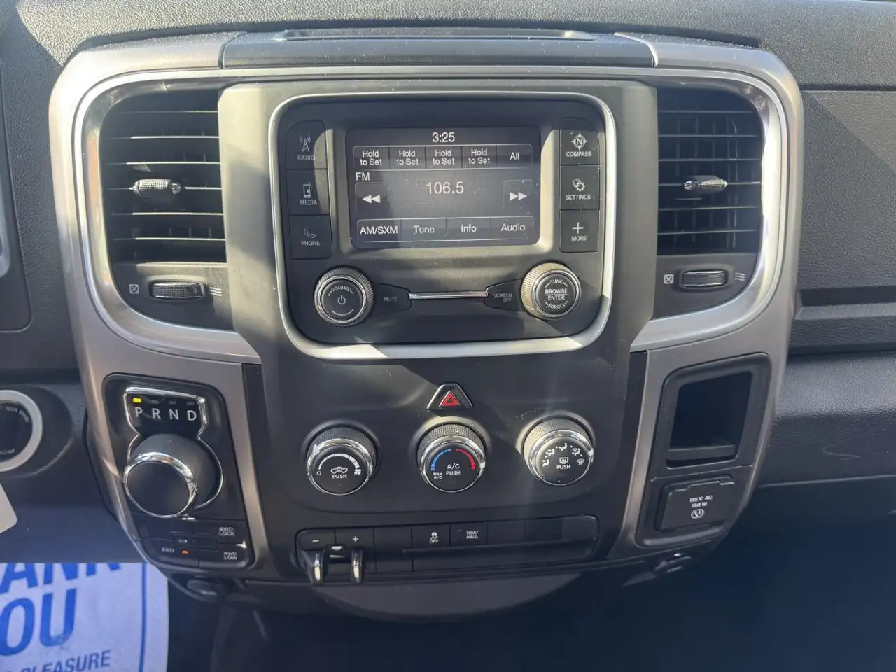 RAM 1500 снимка RAM 1500