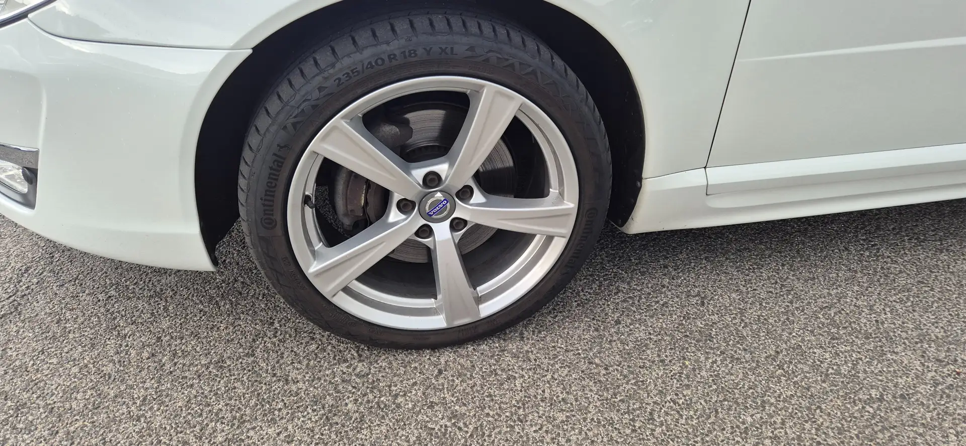 Volvo V70 D4 AWD Summum Geartronic 5 Zylinder Weiß - 2