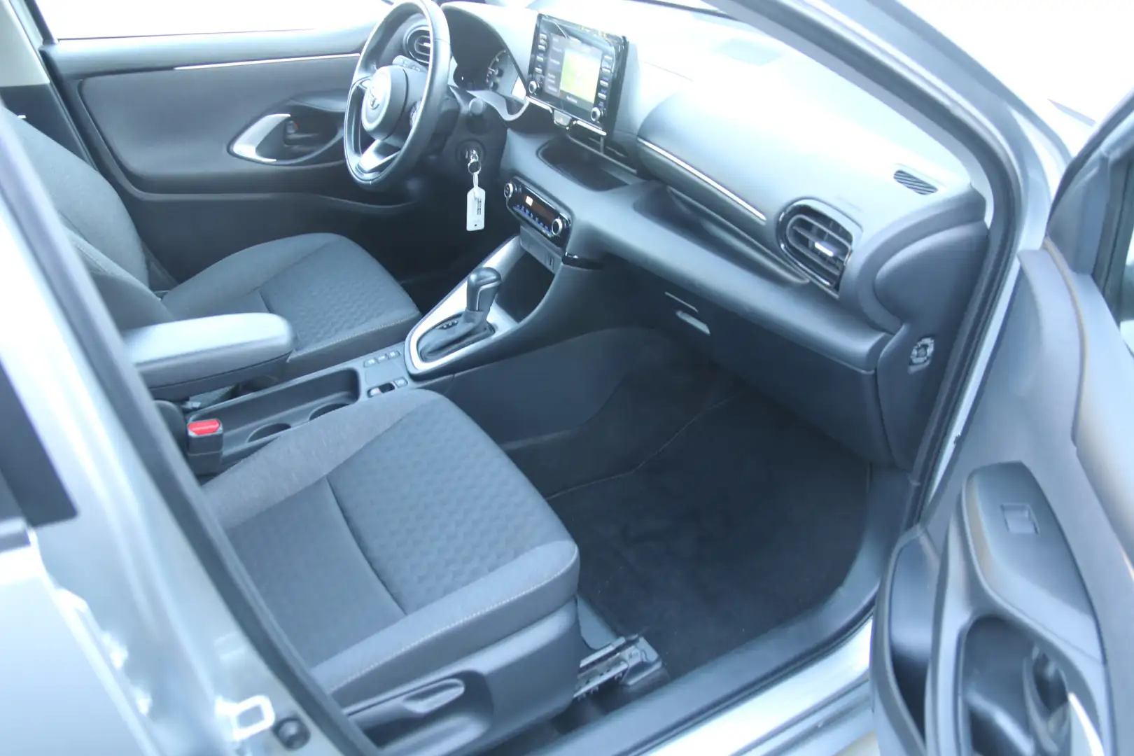 Toyota Yaris 1.5 Hybrid Active / Navi / Climate / Grijs - 2