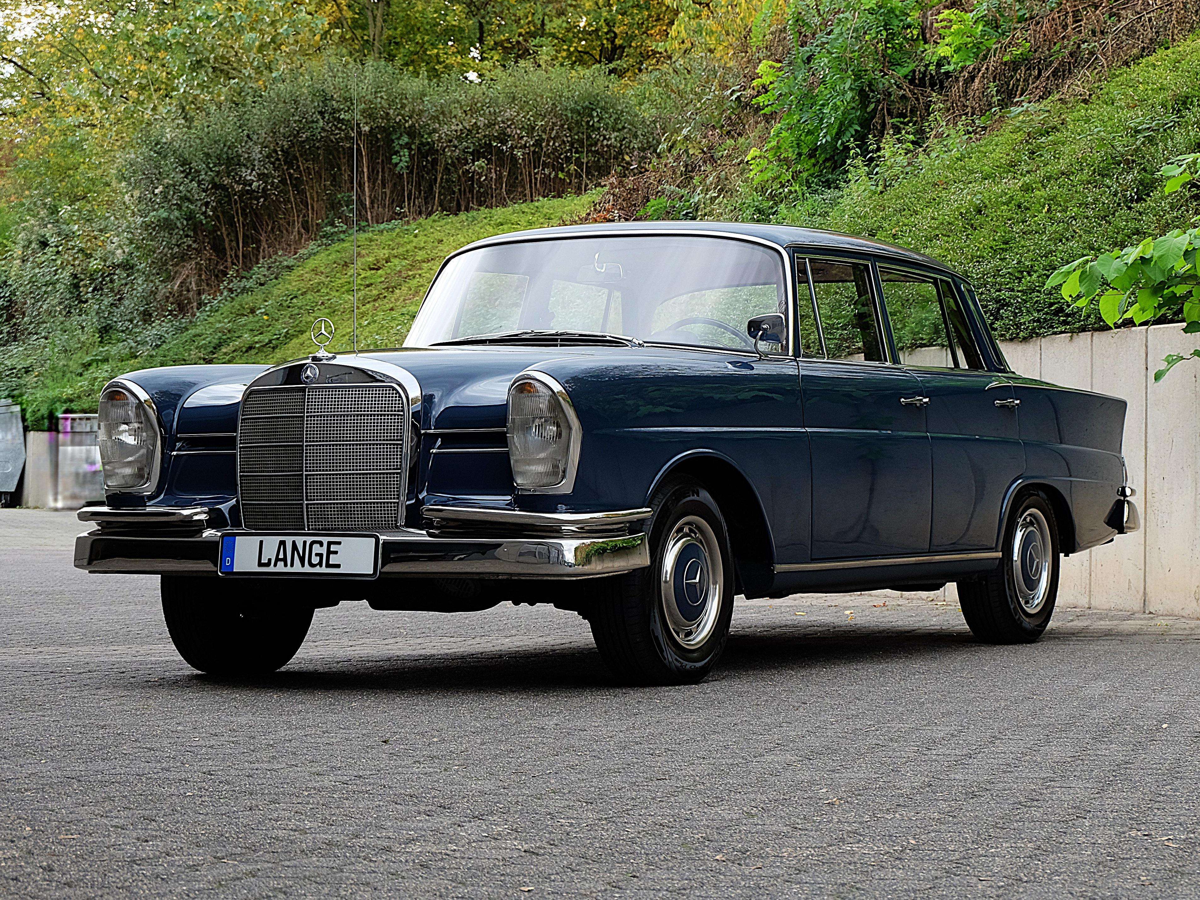 Second hand Mercedes Benz 220 