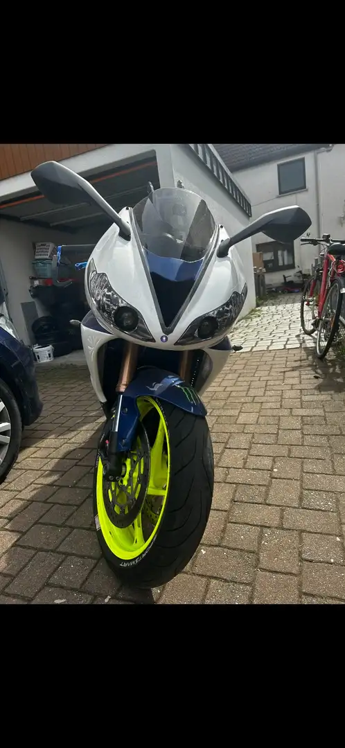 Triumph Daytona 675 White - 1