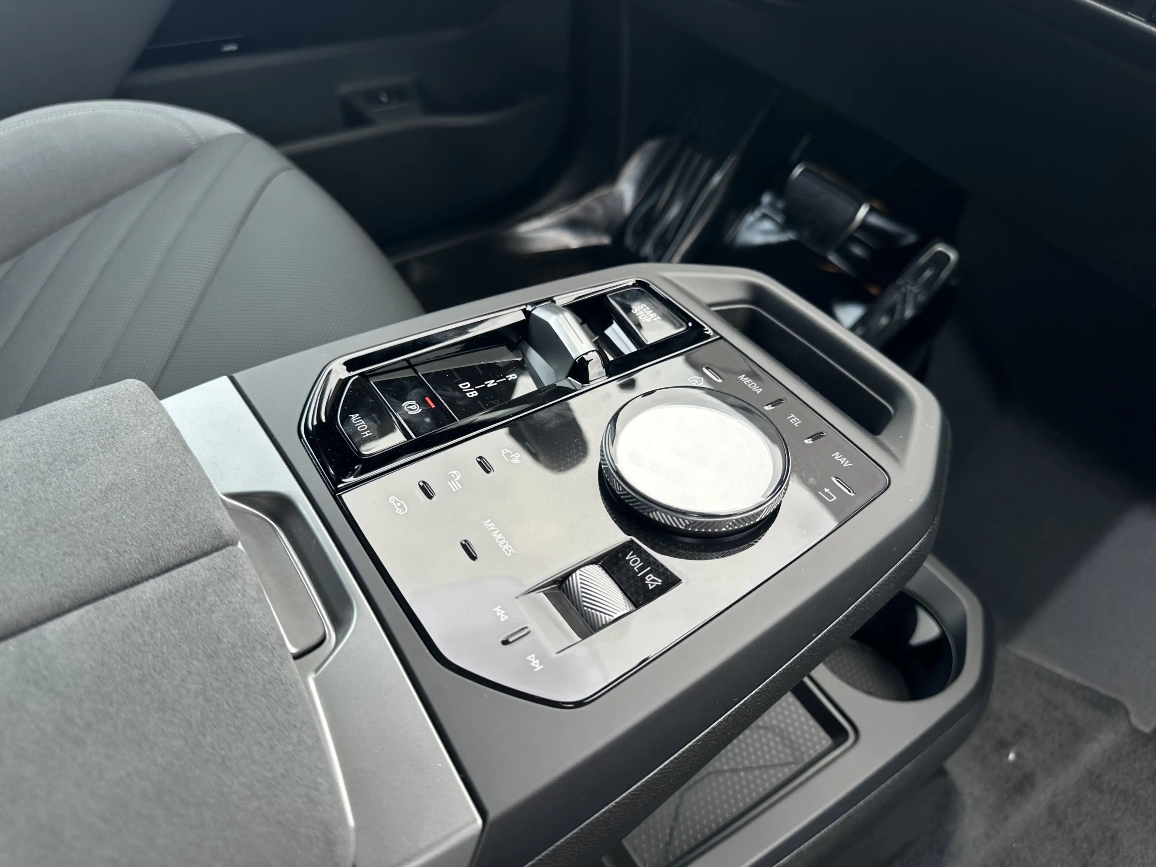 BMW iX xDrive60 M Sport Pro|AHK|DA&PA-Prof.|H/K — photo 13