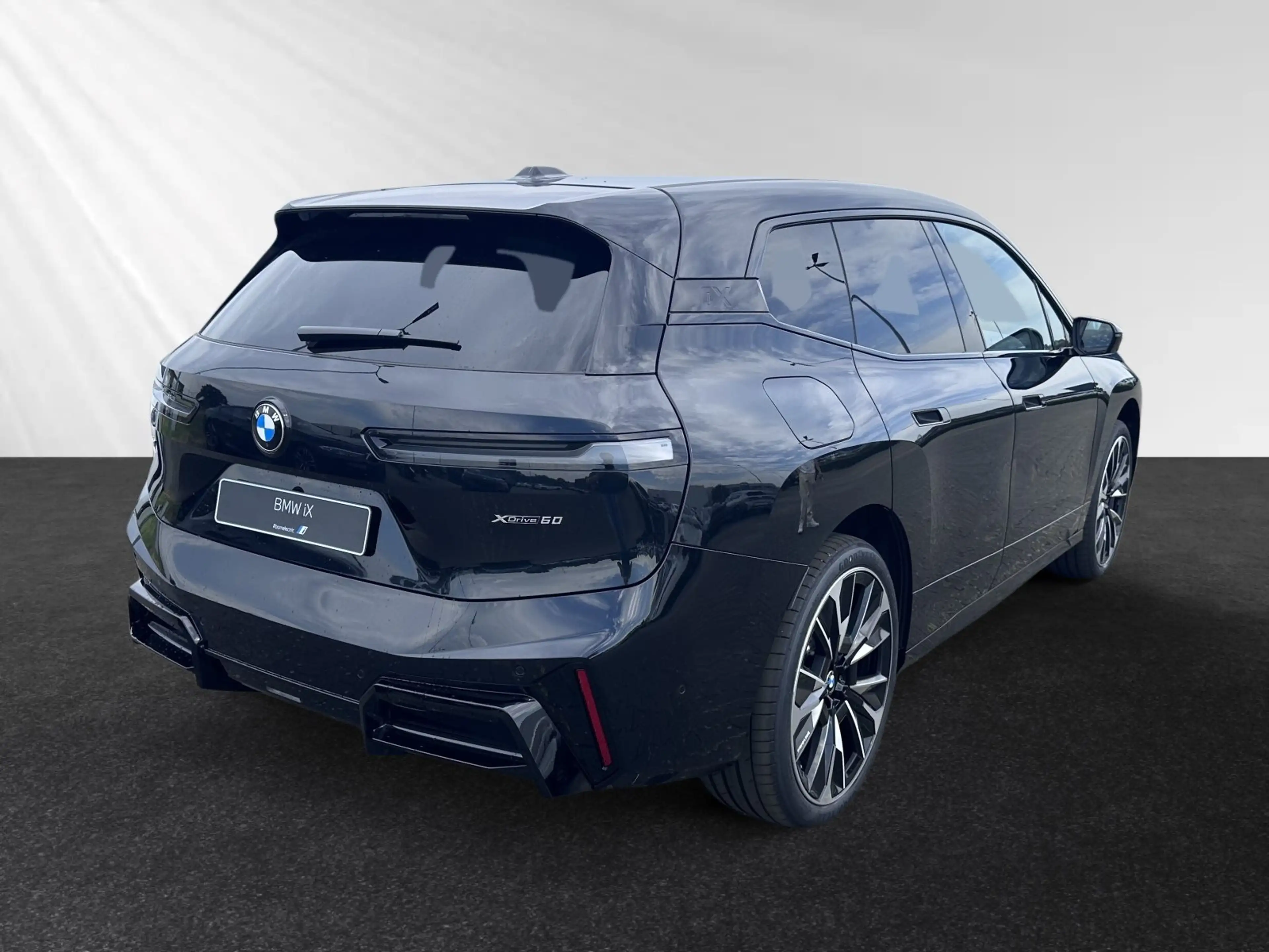BMW iX xDrive60 M Sport Pro|AHK|DA&PA-Prof.|H/K — photo 3
