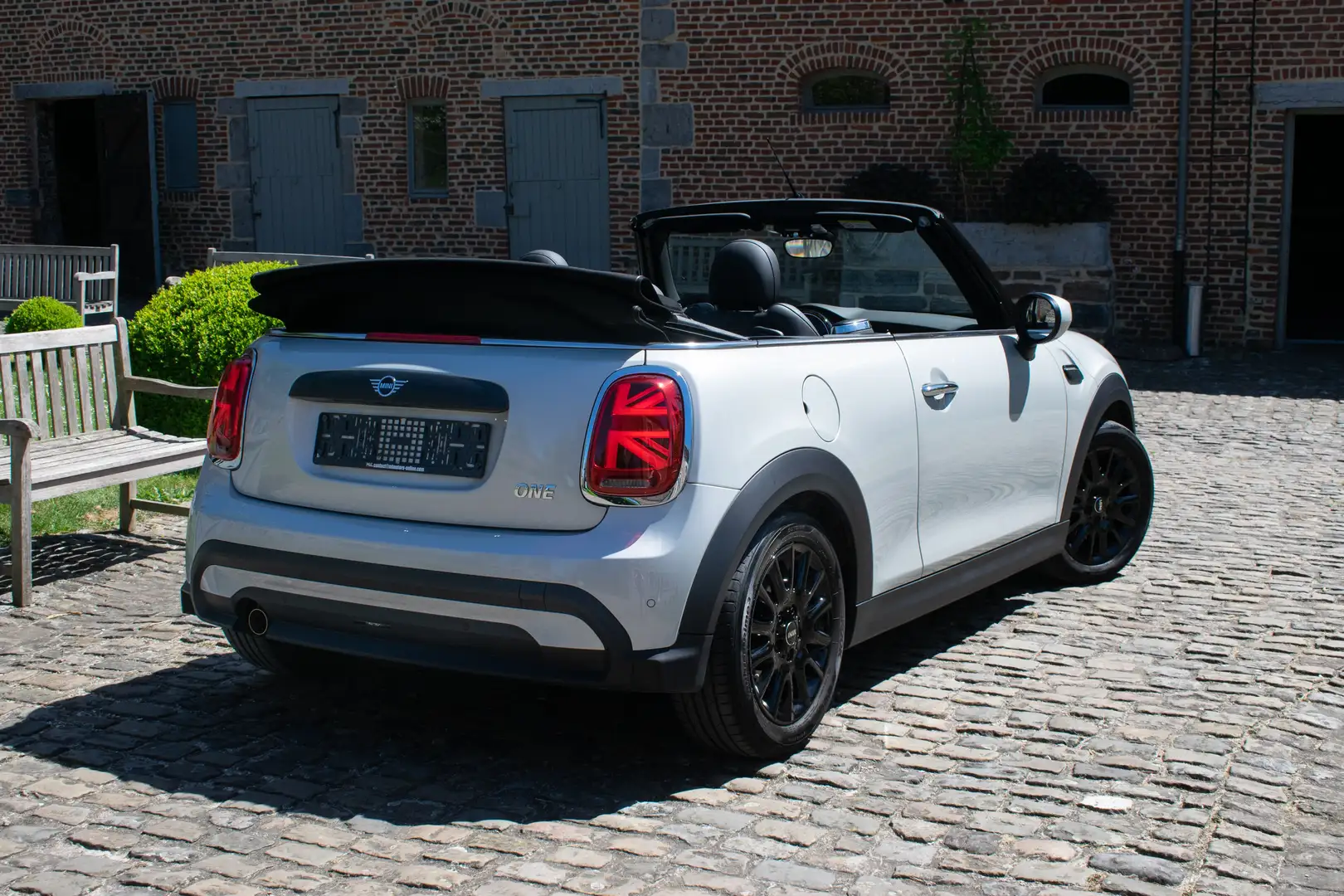 MINI One Cabrio Full Cuir Sport, Navi, ***RESERVE/GERESERVEED*** Gris - 2