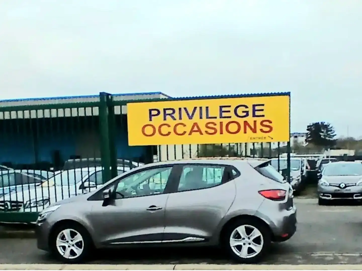 Renault Clio 1.2 TCe AUTOMATIQUE GPS AIRCO FEUX LED Gris - 1