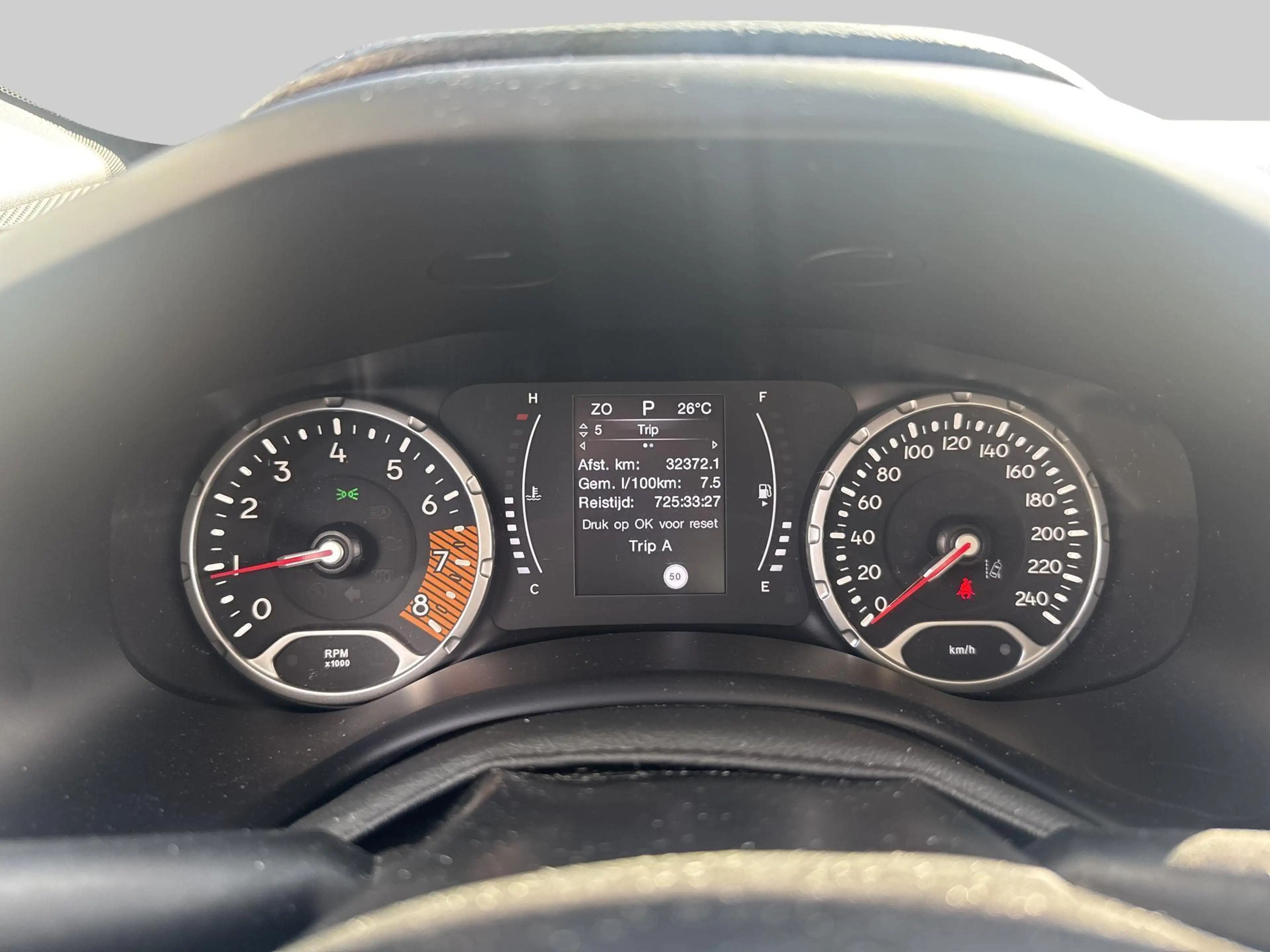 Jeep Renegade 1.3T DDCT Longitude — photo 15