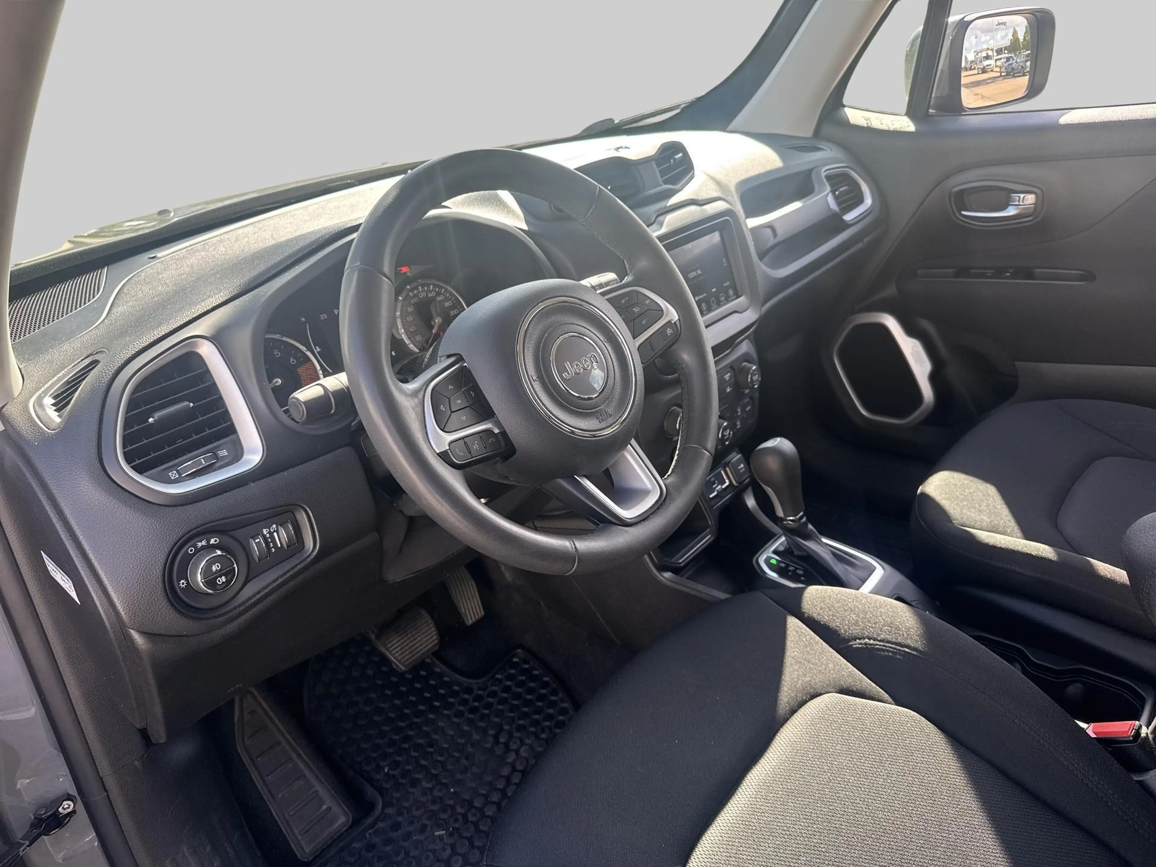 Jeep Renegade 1.3T DDCT Longitude — photo 4