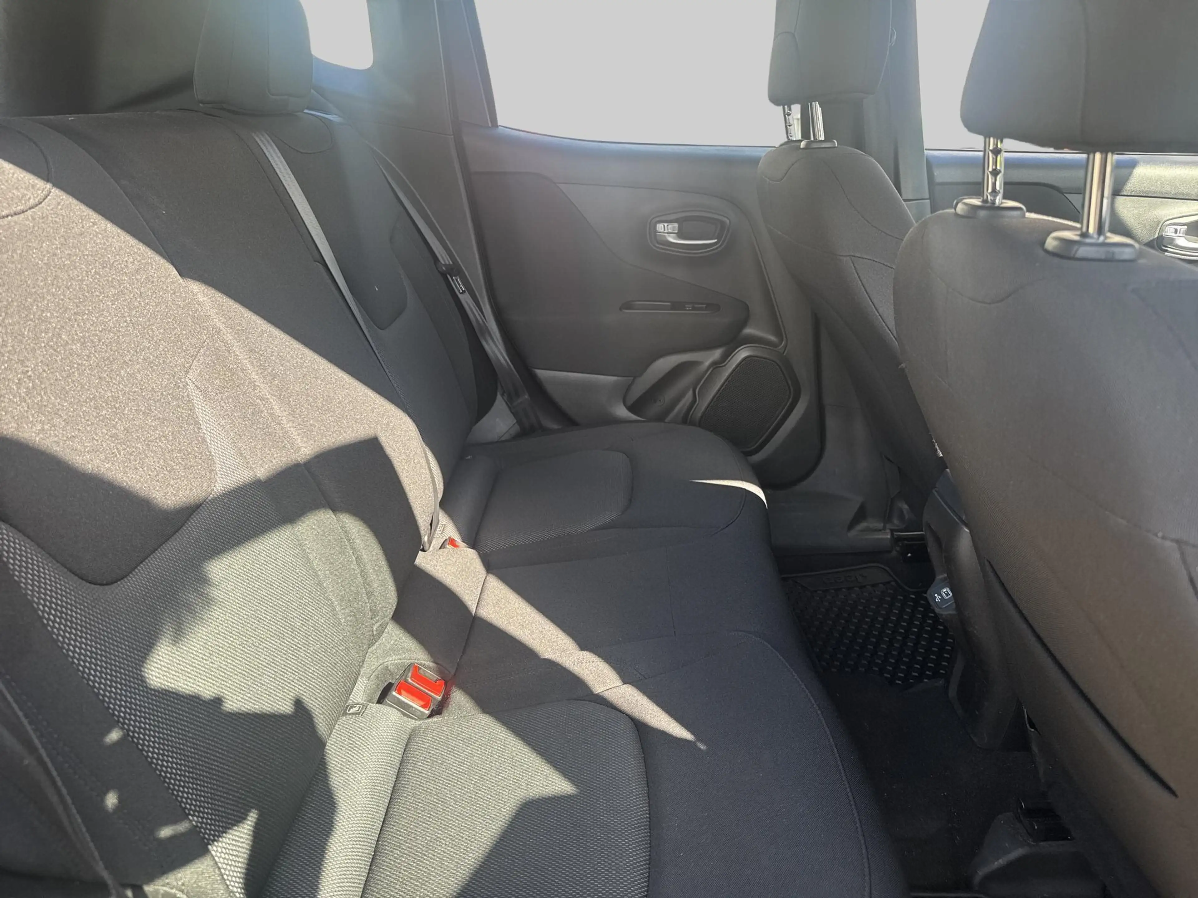 Jeep Renegade 1.3T DDCT Longitude — photo 14