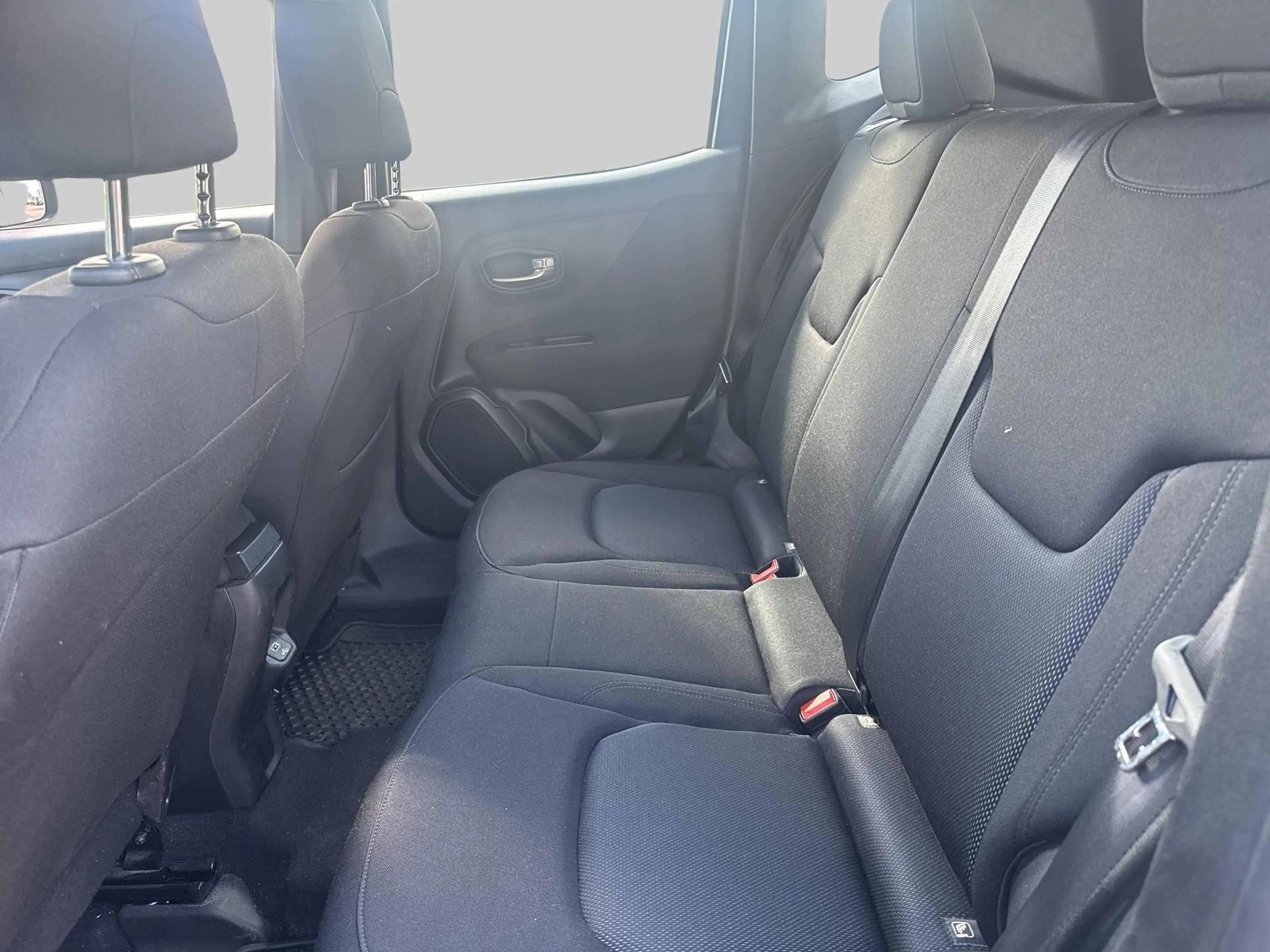 Jeep Renegade 1.3T DDCT Longitude — photo 6
