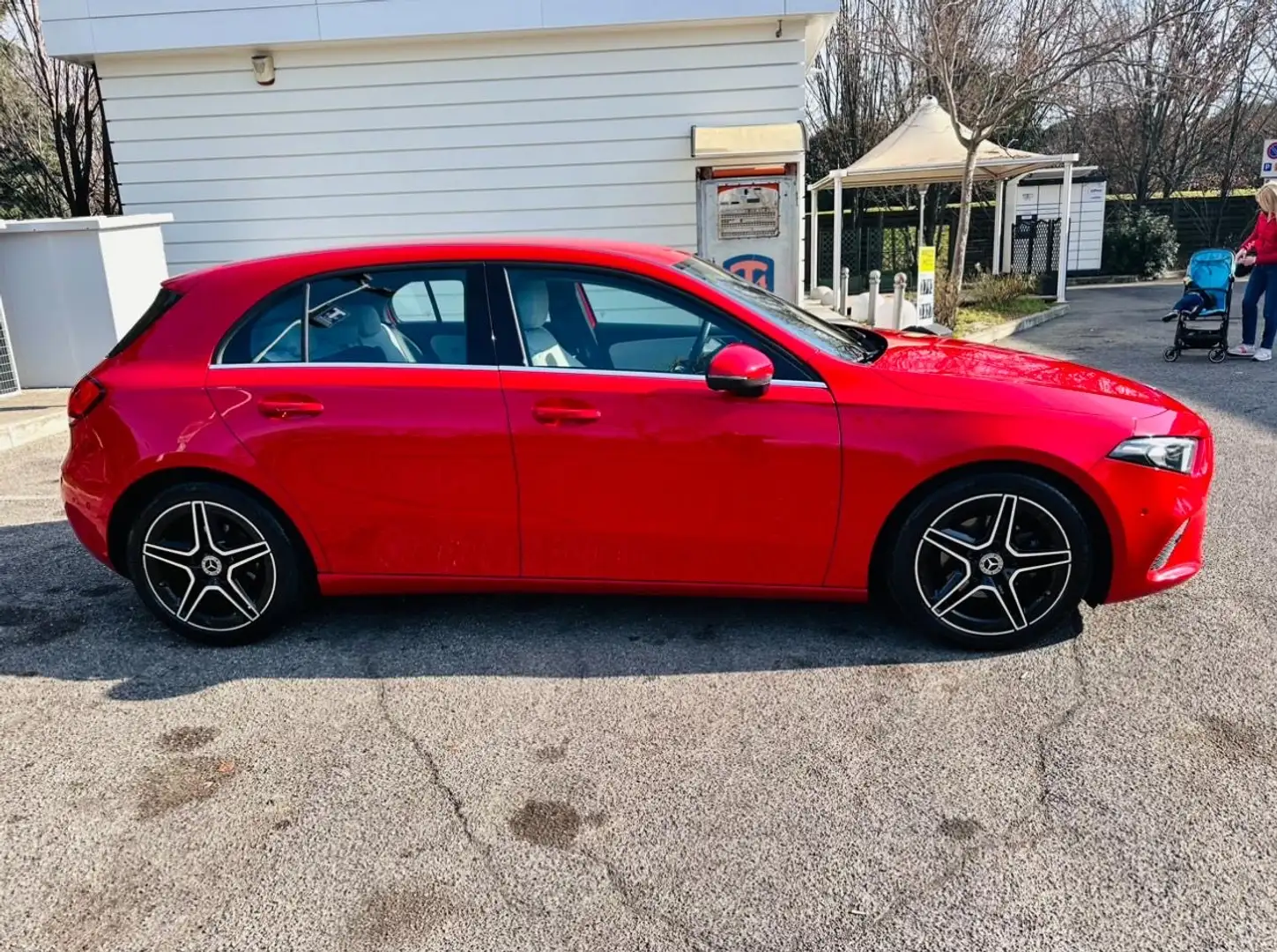 Mercedes-Benz CLA 180 Rojo - 2