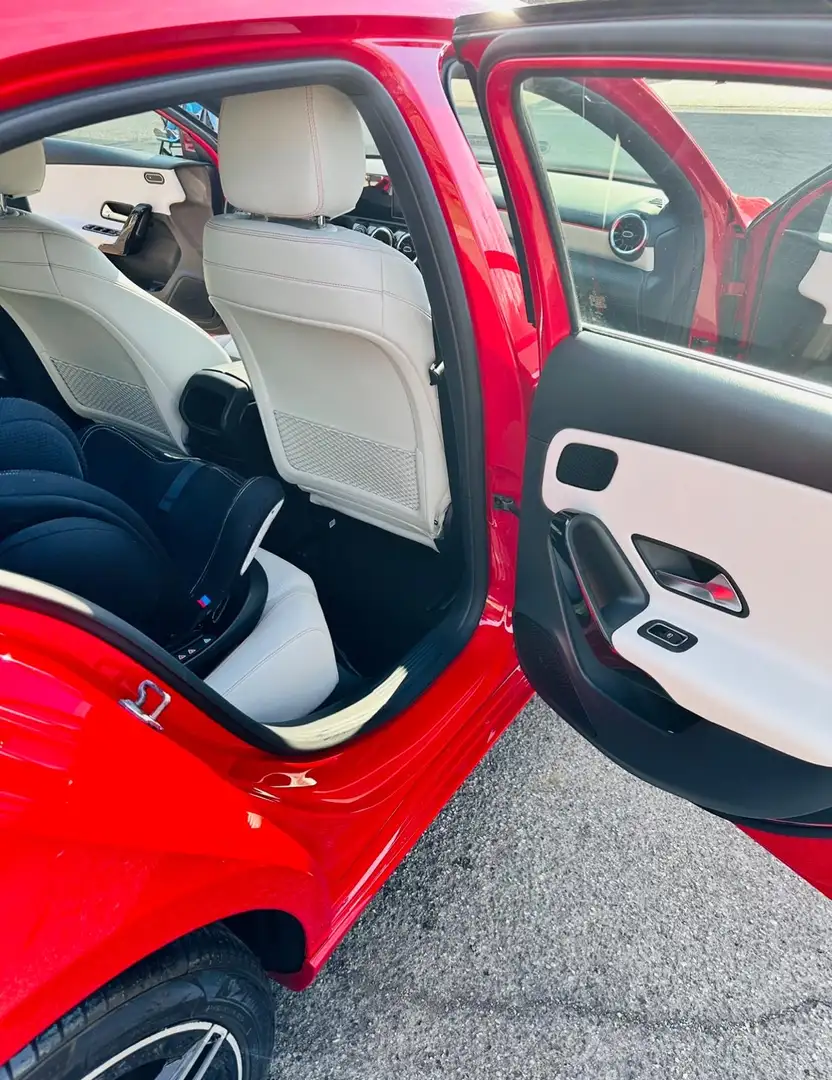Mercedes-Benz CLA 180 Rojo - 1