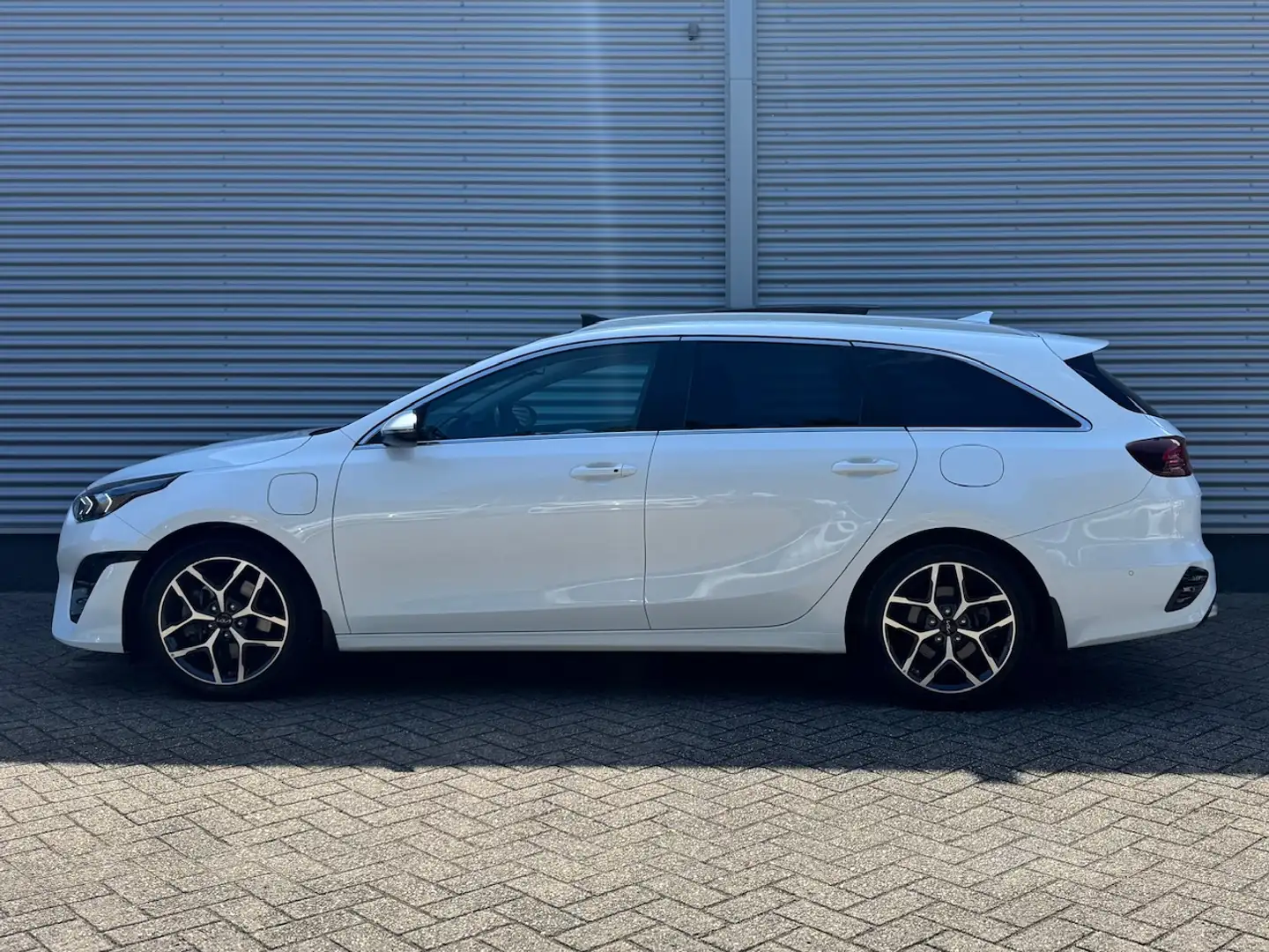 Kia Ceed SW / cee'd SW 1.6 GDI PHEV 141pk DCT6 ExecutiveLine | Schuif/Kan Wit - 2