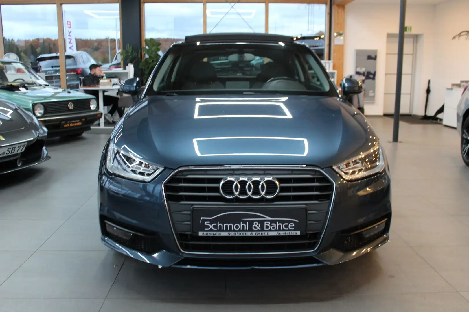 Audi A1 1.0 TFSI design*XENON*PANO*1.HAND* Blau - 2
