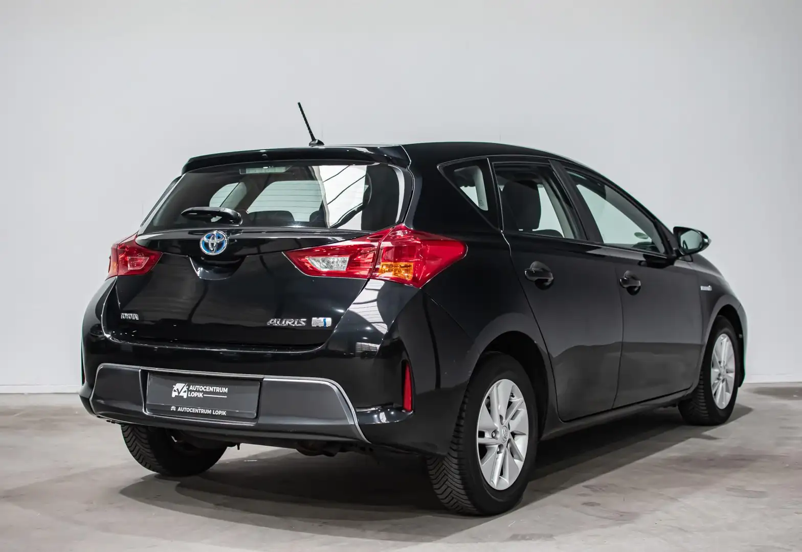 Toyota Auris 1.8 Hybrid Aspiration *facelift*NAP*Camera Zwart - 2