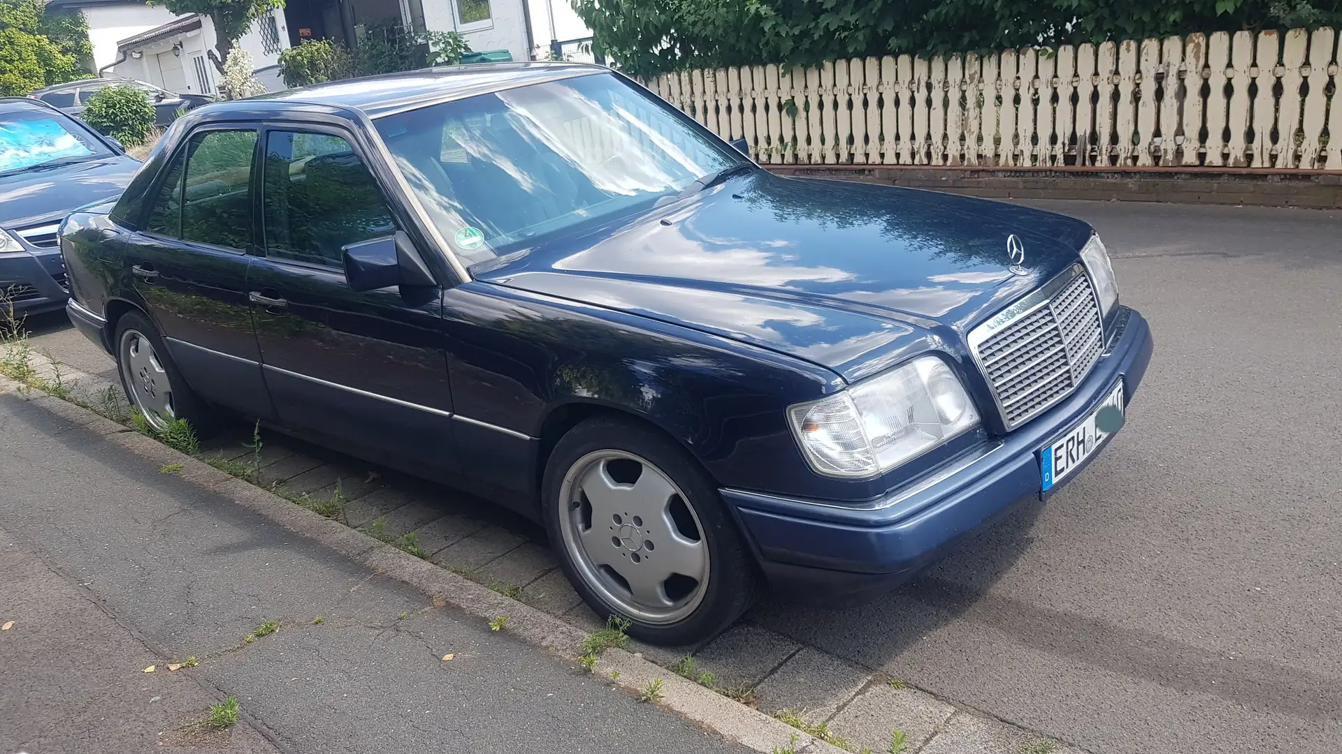 Mercedes-Benz E 220 W124 E 220  Benzin/ LPG Autogas Bleu - 2