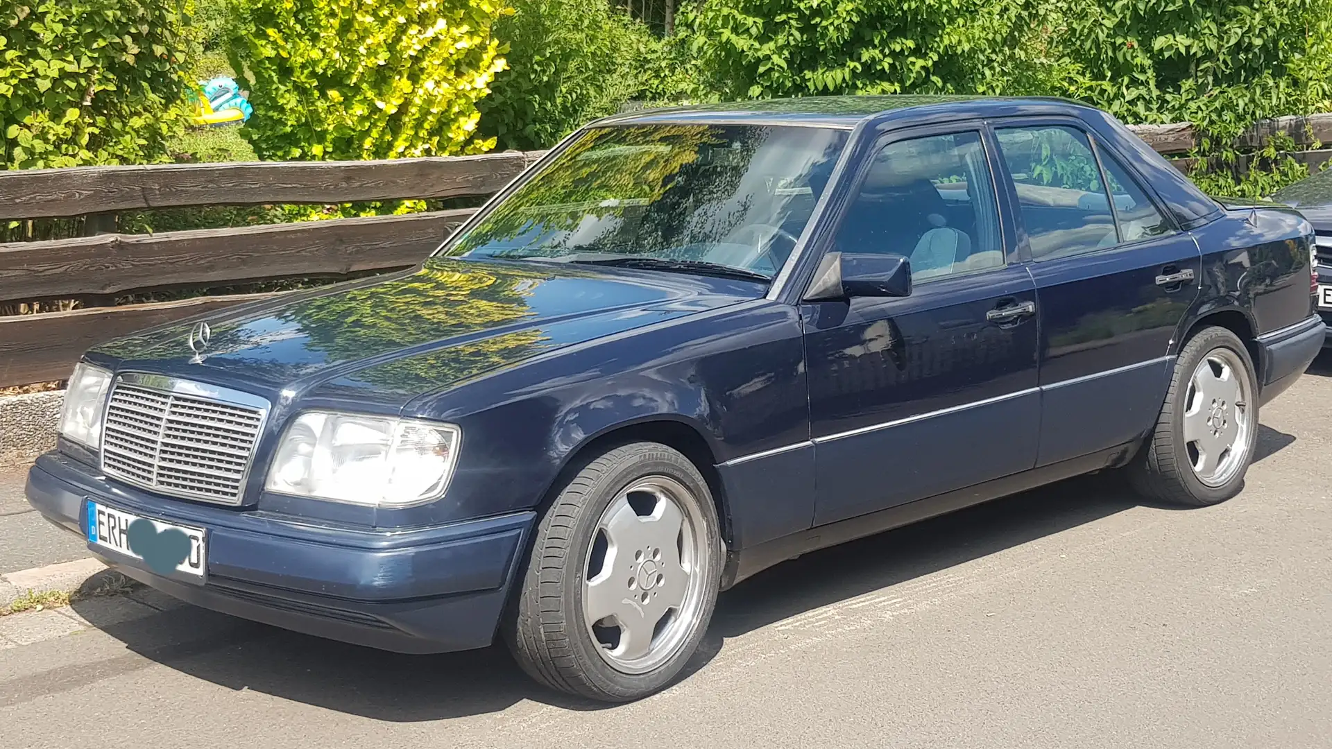 Mercedes-Benz E 220 W124 E 220  Benzin/ LPG Autogas Bleu - 1