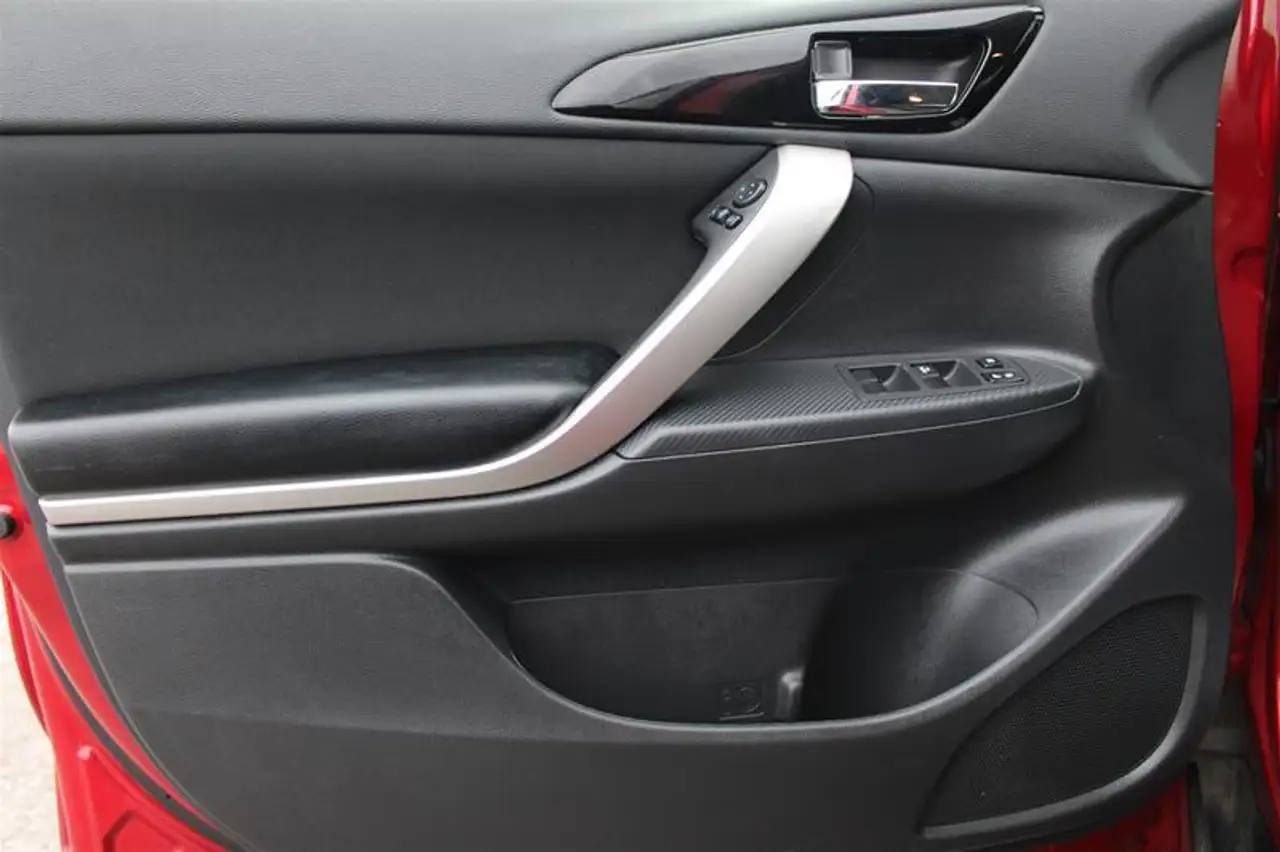 Mitsubishi Eclipse Cross снимка Mitsubishi Eclipse Cross