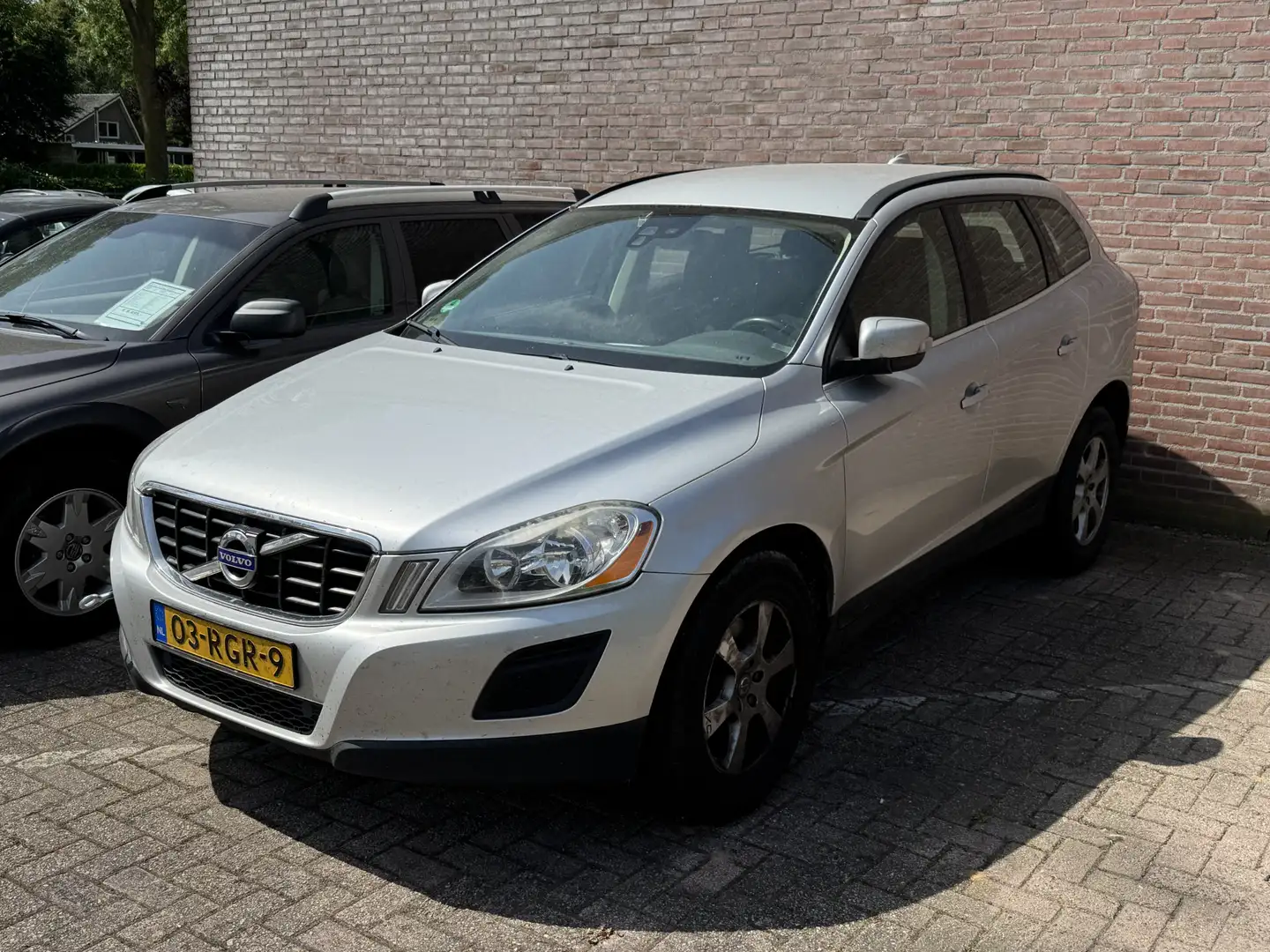 Volvo XC60 2.0 D3 Momentum Automaat MOTOR DEFECT! EXCL BPM Grijs - 1