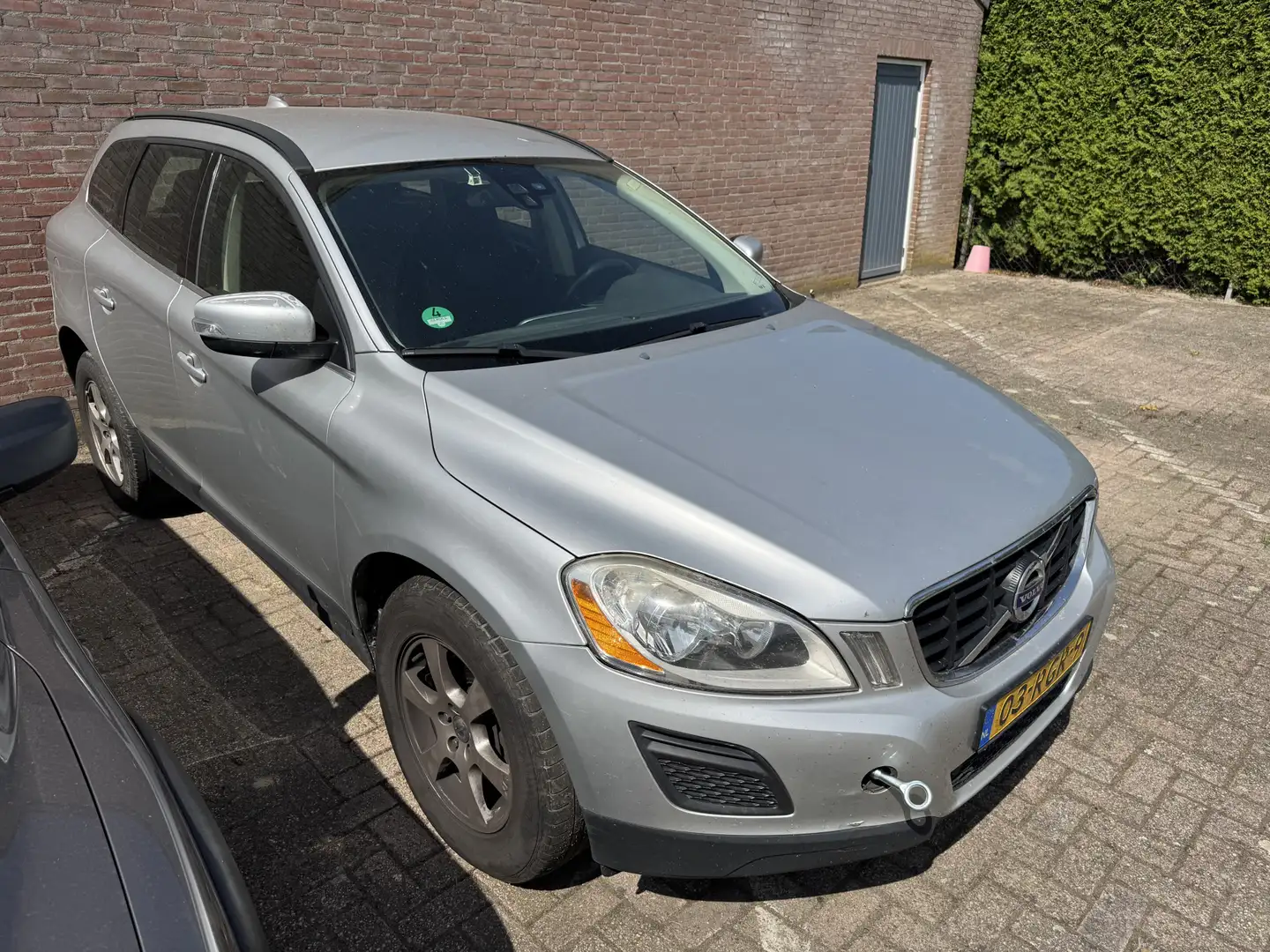 Volvo XC60 2.0 D3 Momentum Automaat MOTOR DEFECT! EXCL BPM Grijs - 2