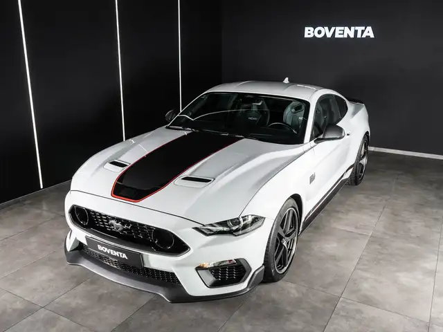 Ford Mustang view 3