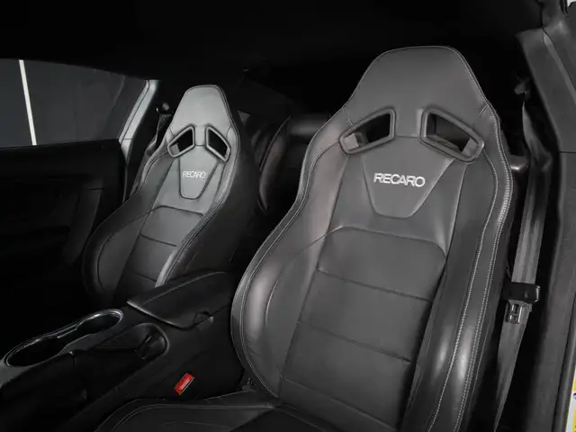 Ford Mustang view 11