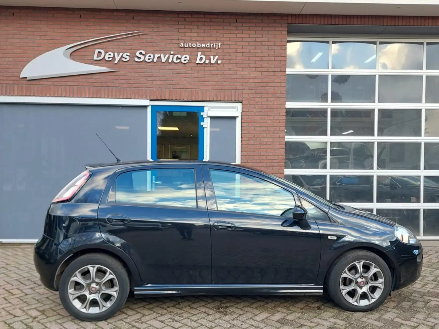 Fiat Punto Evo 0.9 TwinAir Pop Zwart - 2