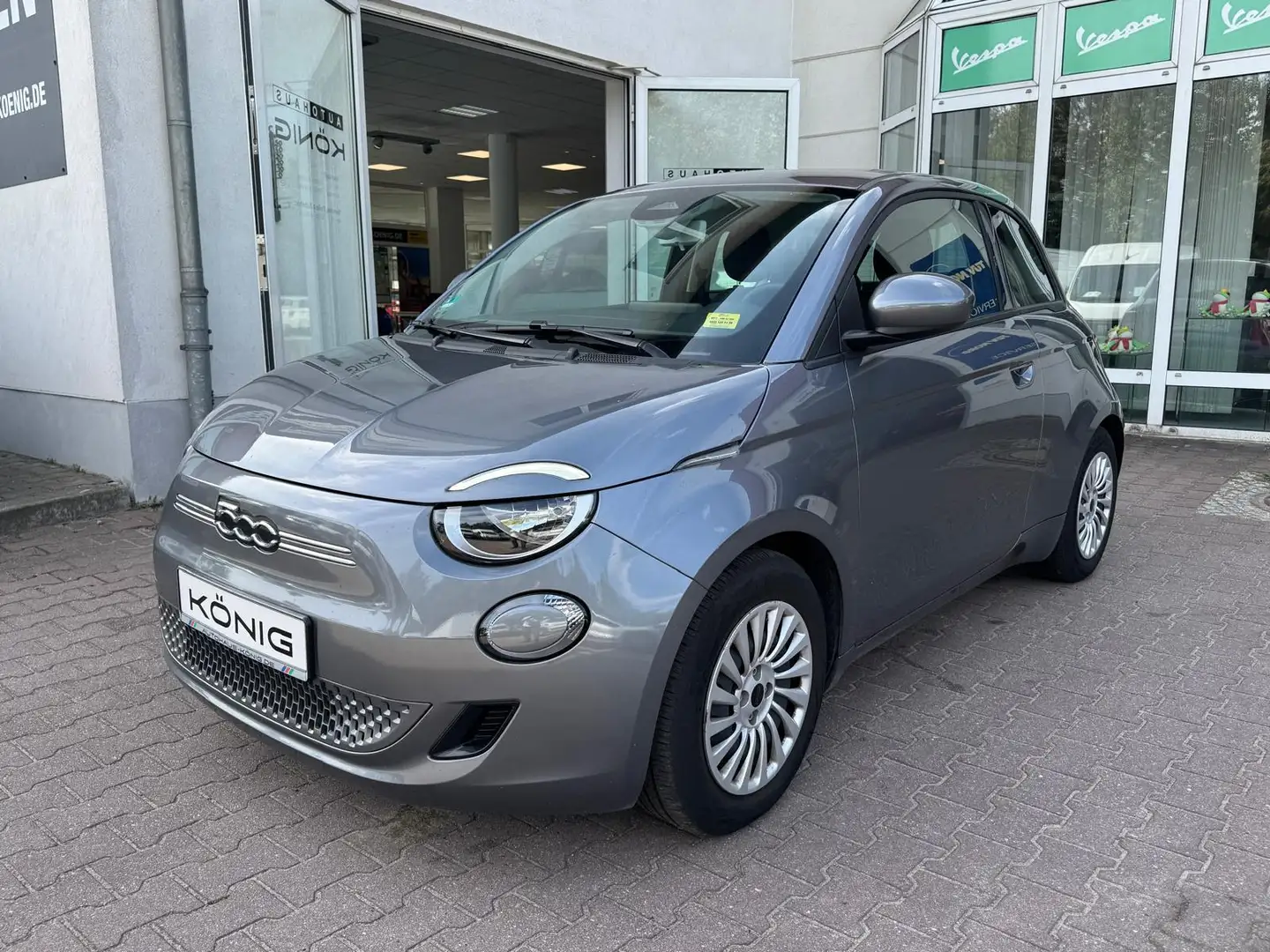 Fiat 500e MY23 118PS 42kWh KLIMA*CARPLAY*TEMPOMAT*DAB Grau - 1