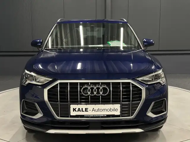Audi Q3 view 9